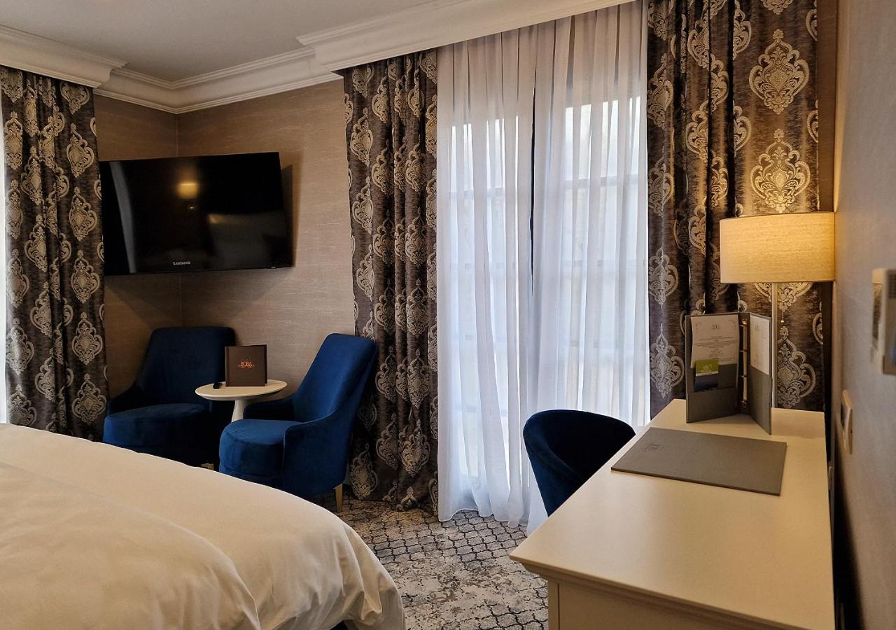 Deluxe King Room photo 2