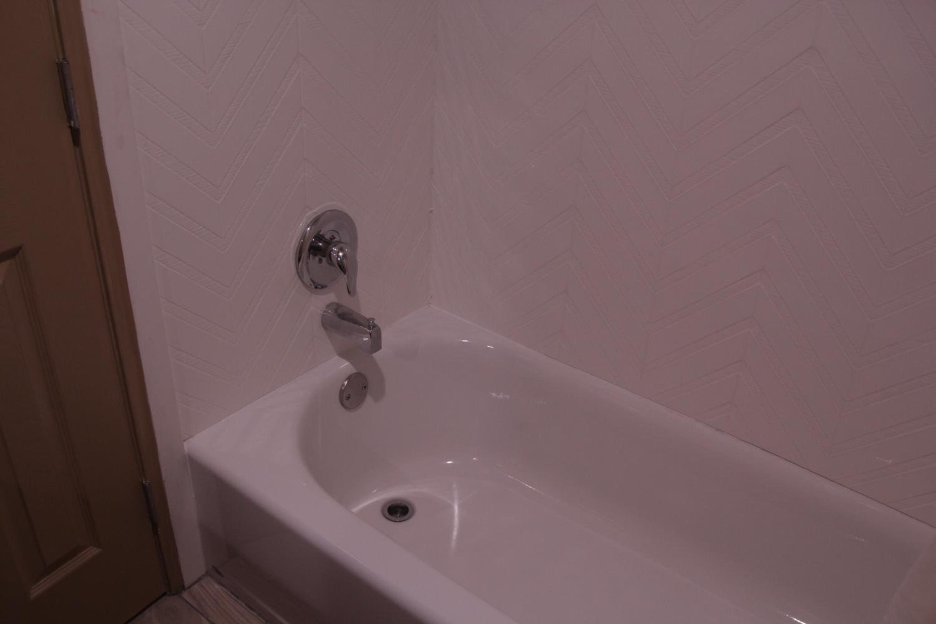 King Room - Non-Smoking - Photo 9