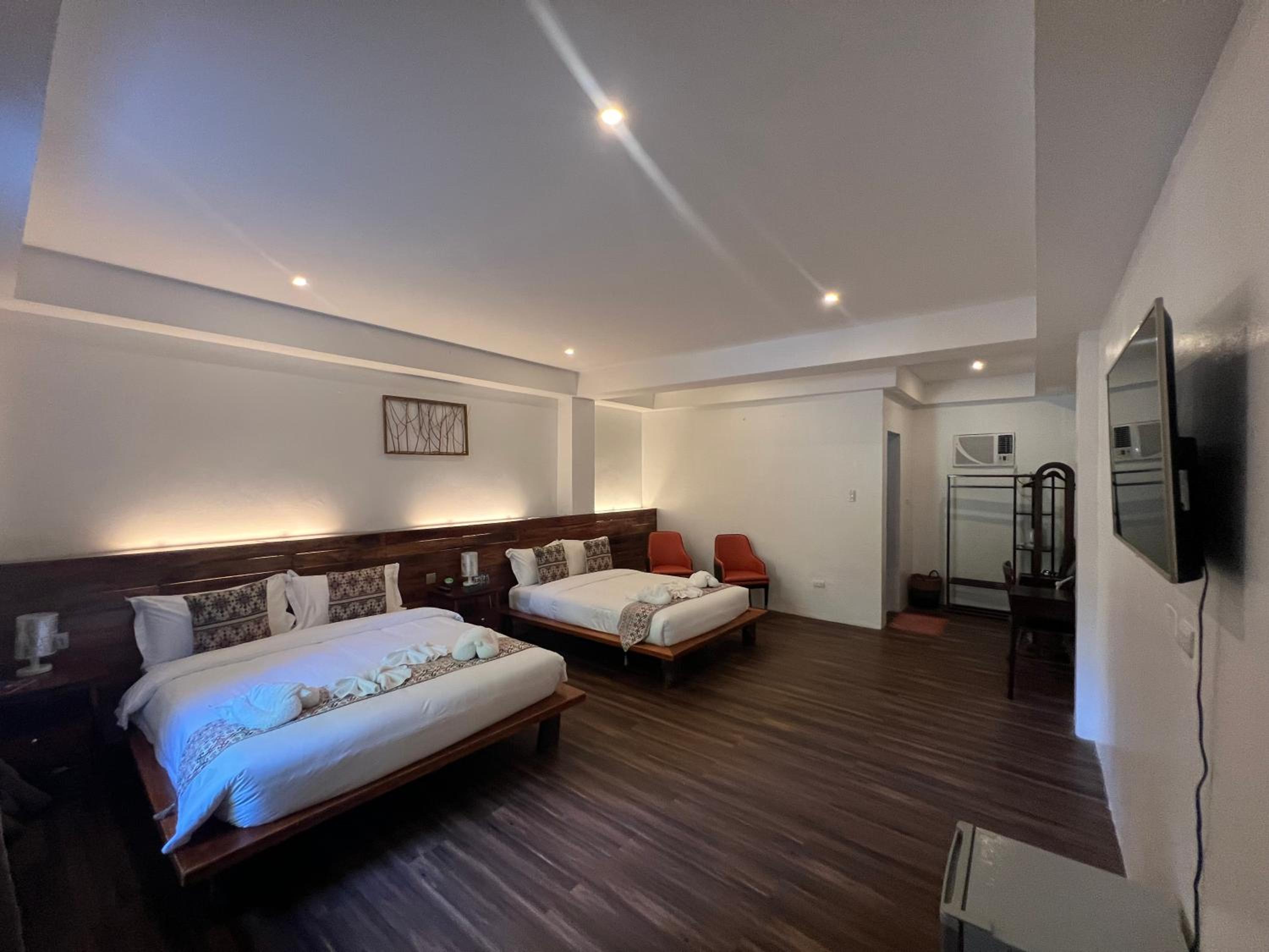 Family Room - Photo 6
