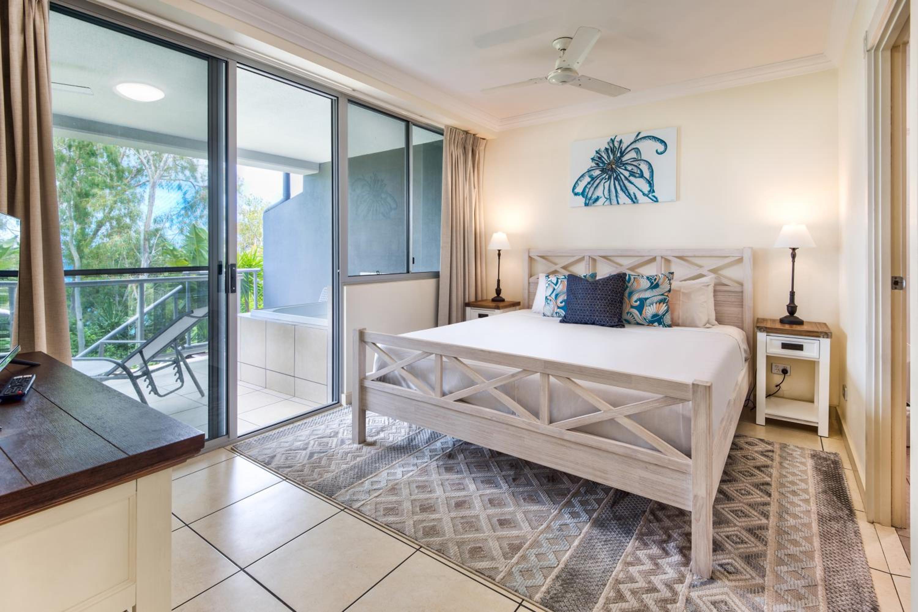 Two-Bedroom Apartment - Blue Water Views 14 photo 1