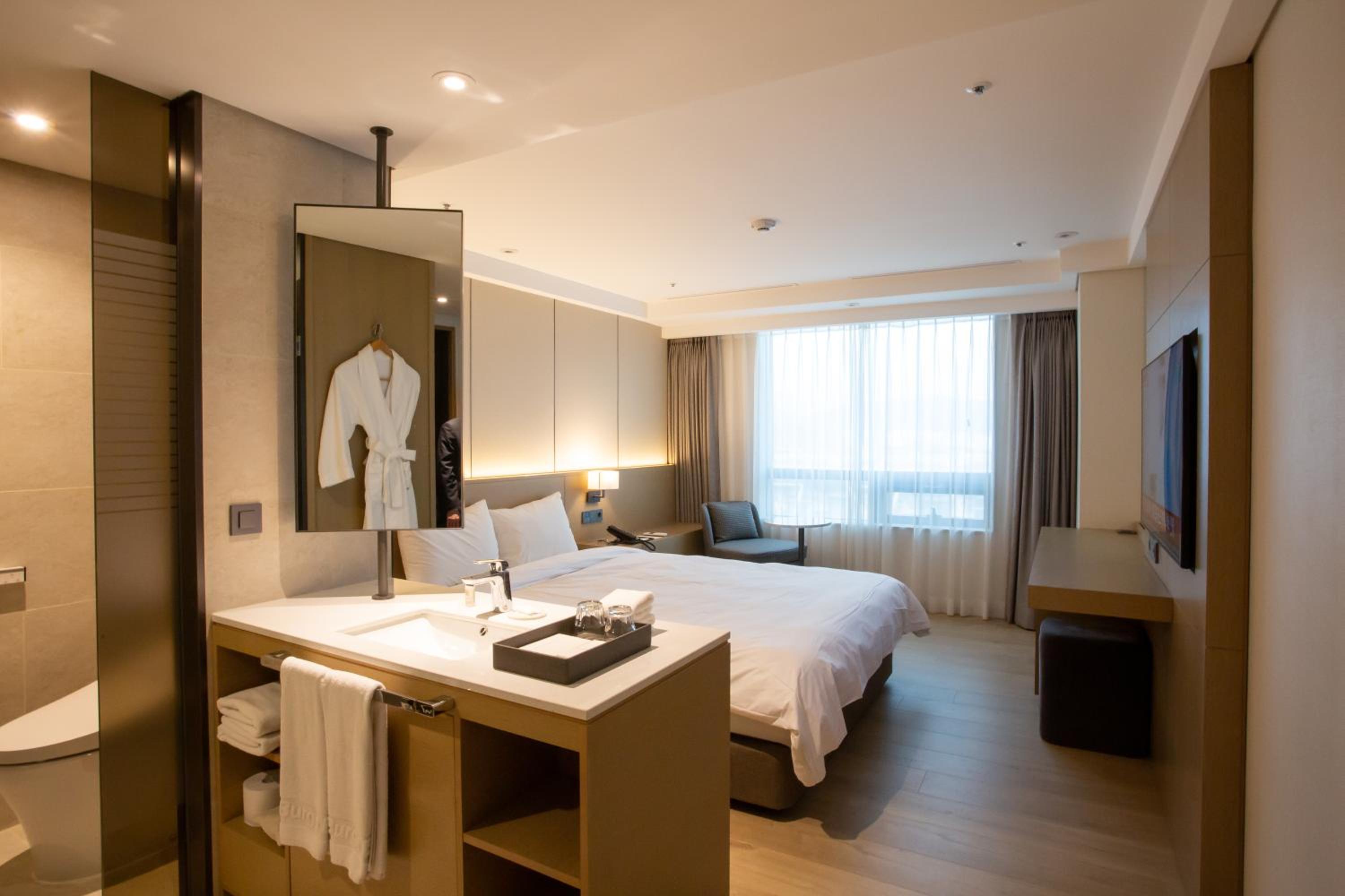 Glory Medallion Package - Deluxe Double Room with Free breakfast, Sauna and Fitness for 2 people photo 3