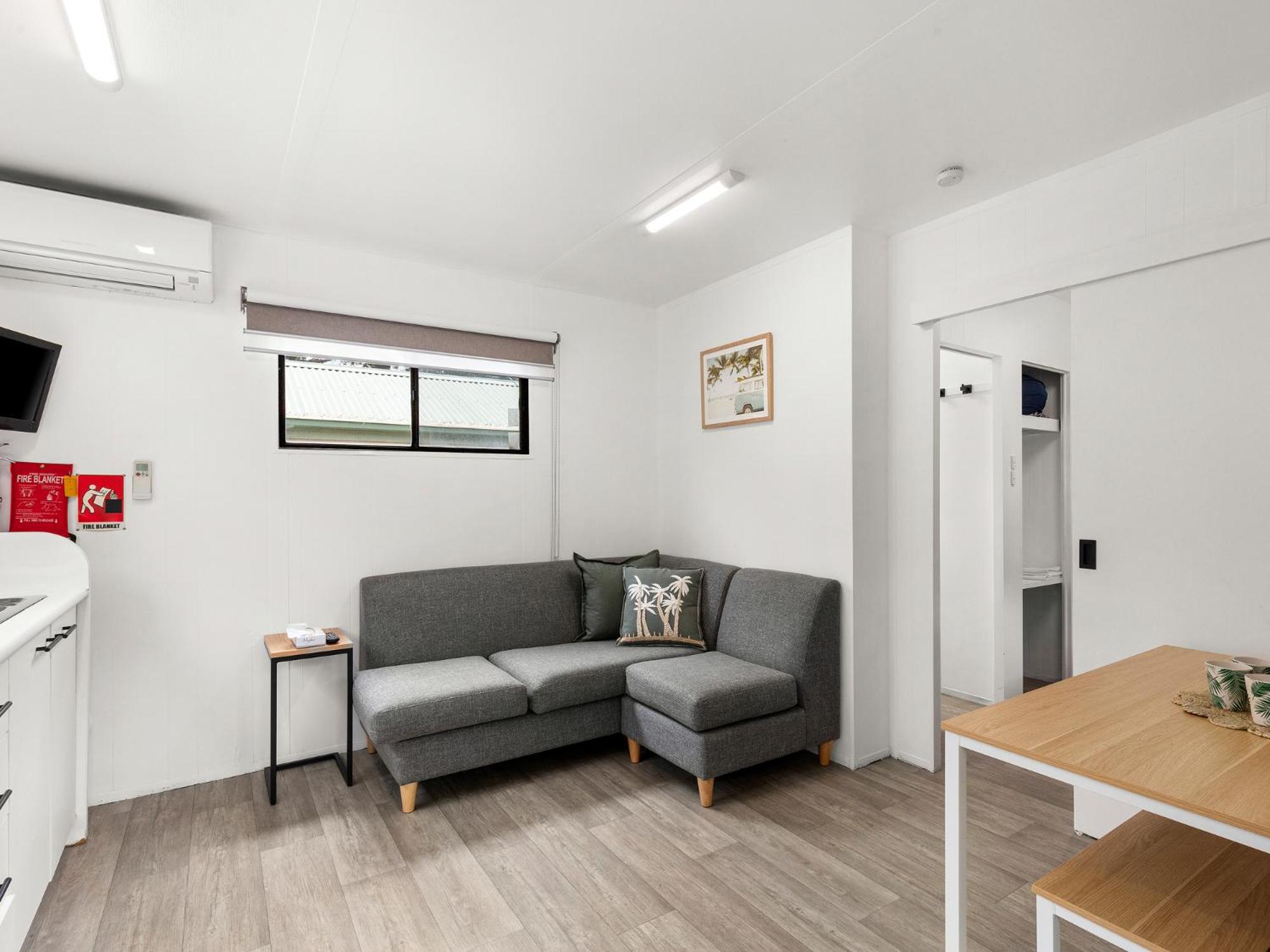 Two Bedroom Budget Cabin - Photo 8