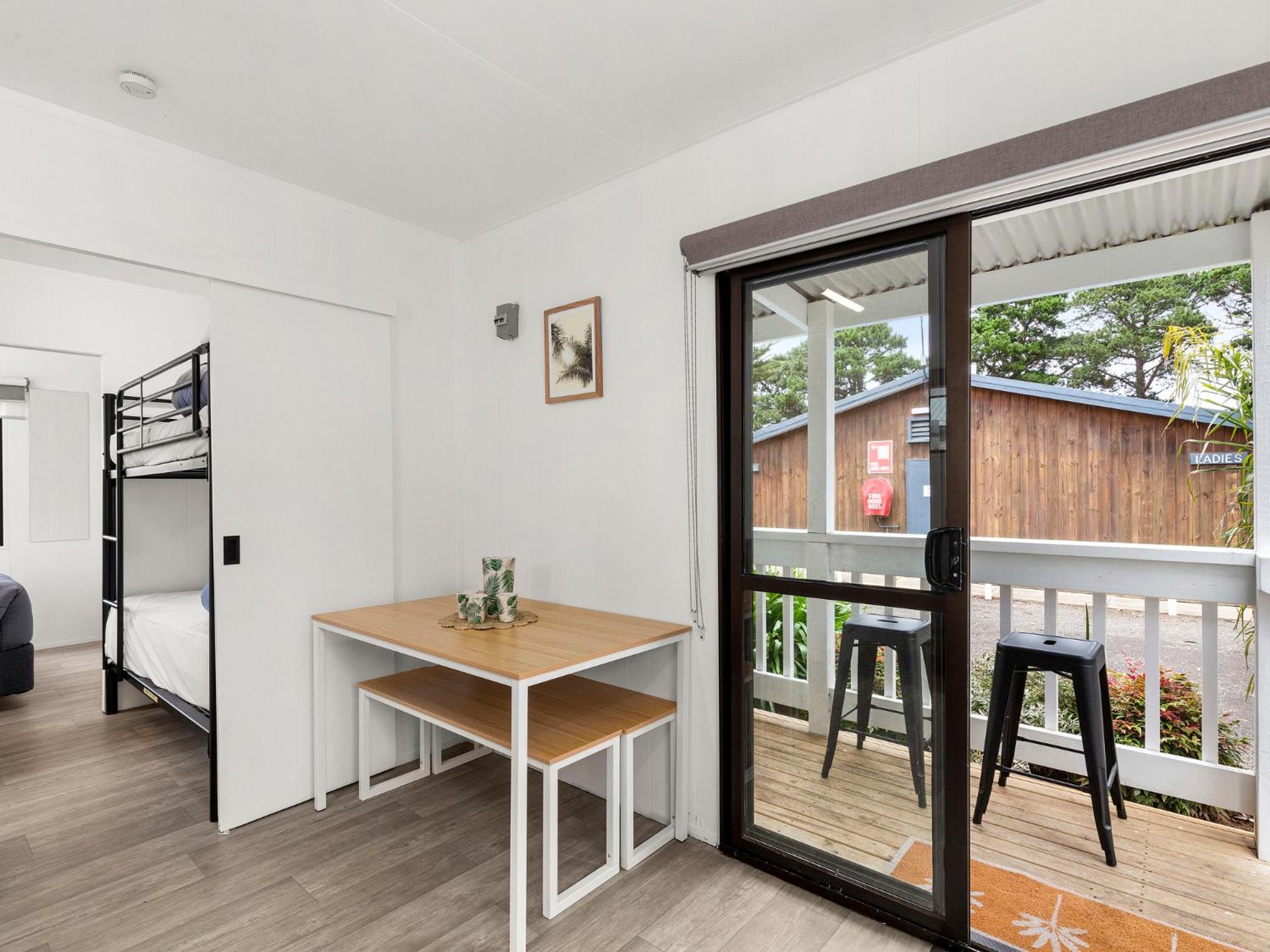 Two Bedroom Budget Cabin - Photo 4
