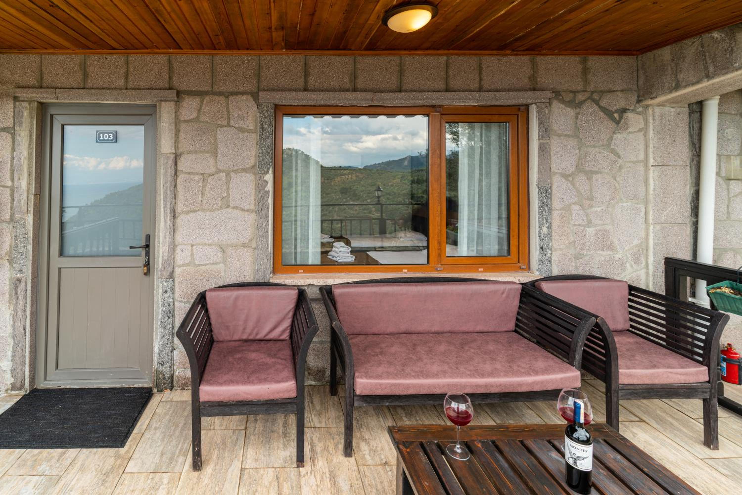 Deluxe Triple Room with Fireplace - Photo 20