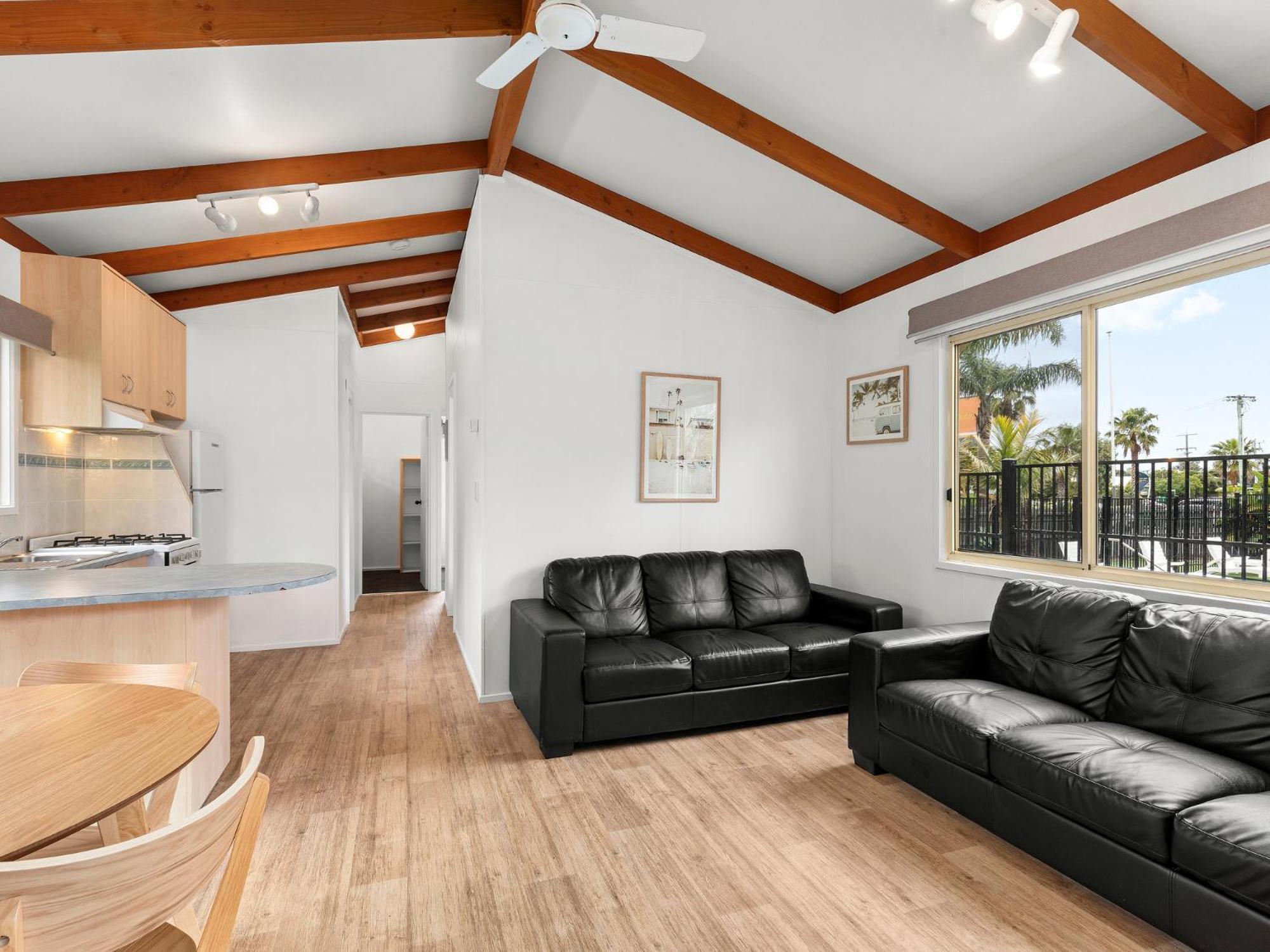 Three-Bedroom Villa with Poolview - Photo 7