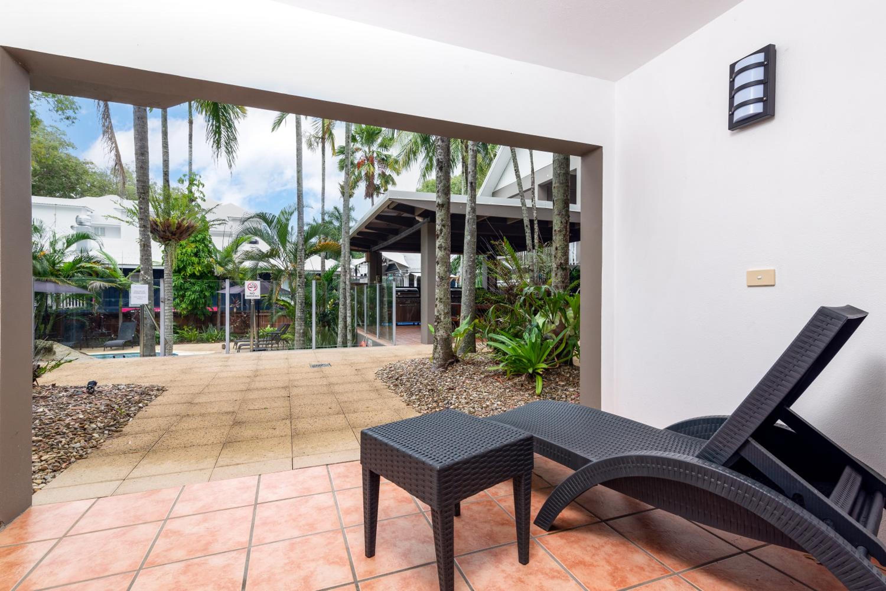 Pool View Studio - Photo 3