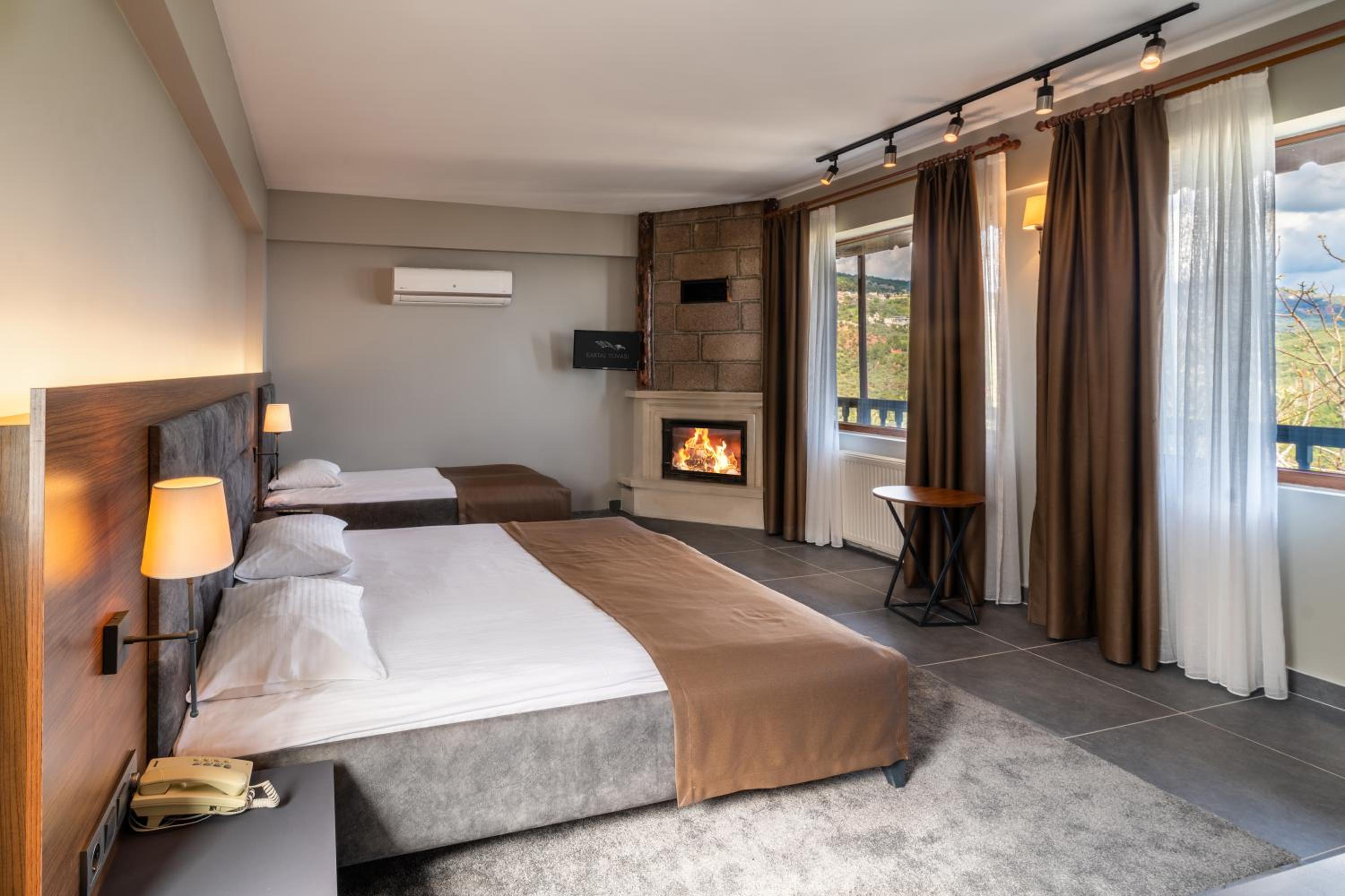 Deluxe Triple Room with Fireplace - Photo 6