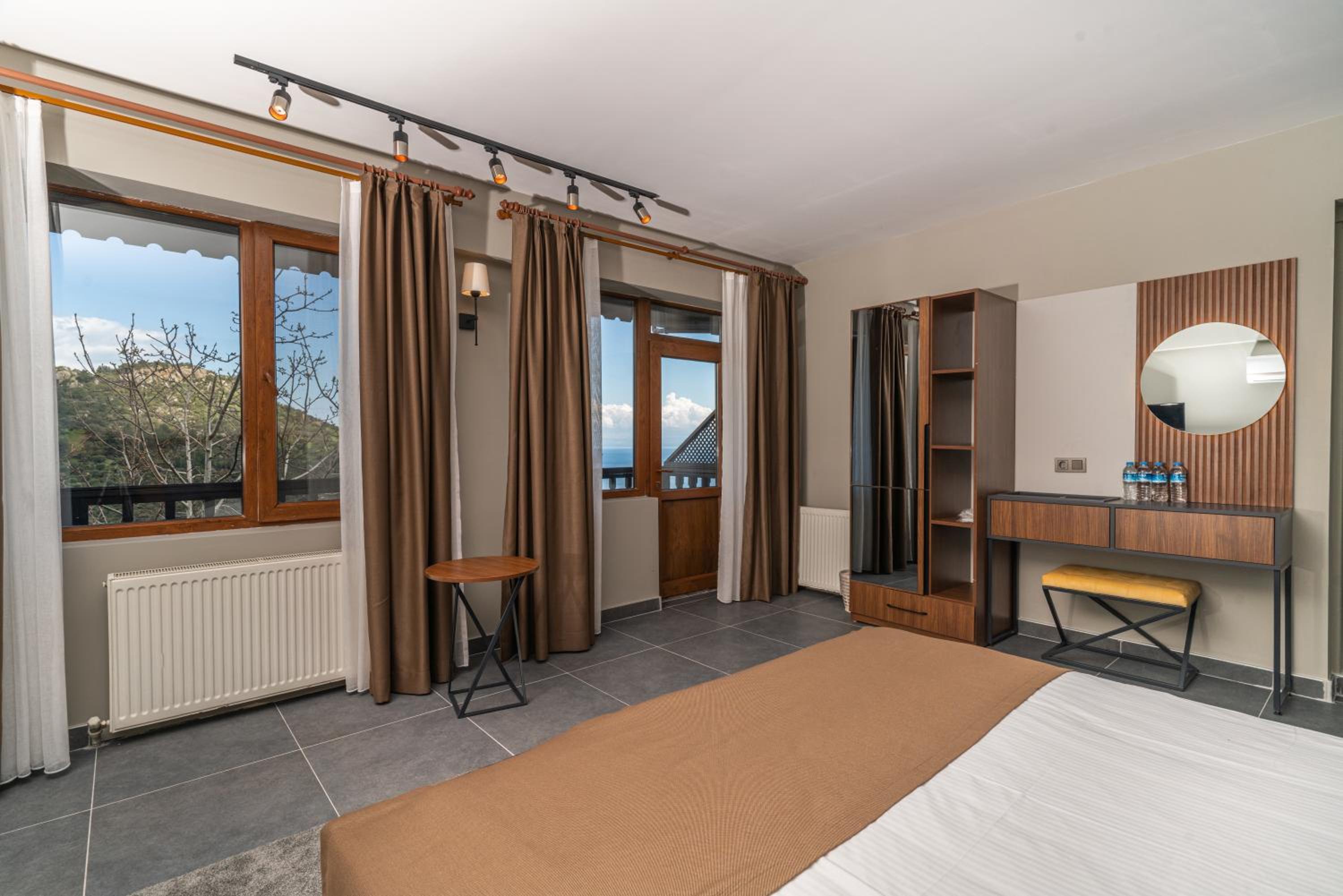Deluxe Triple Room with Fireplace - Photo 5
