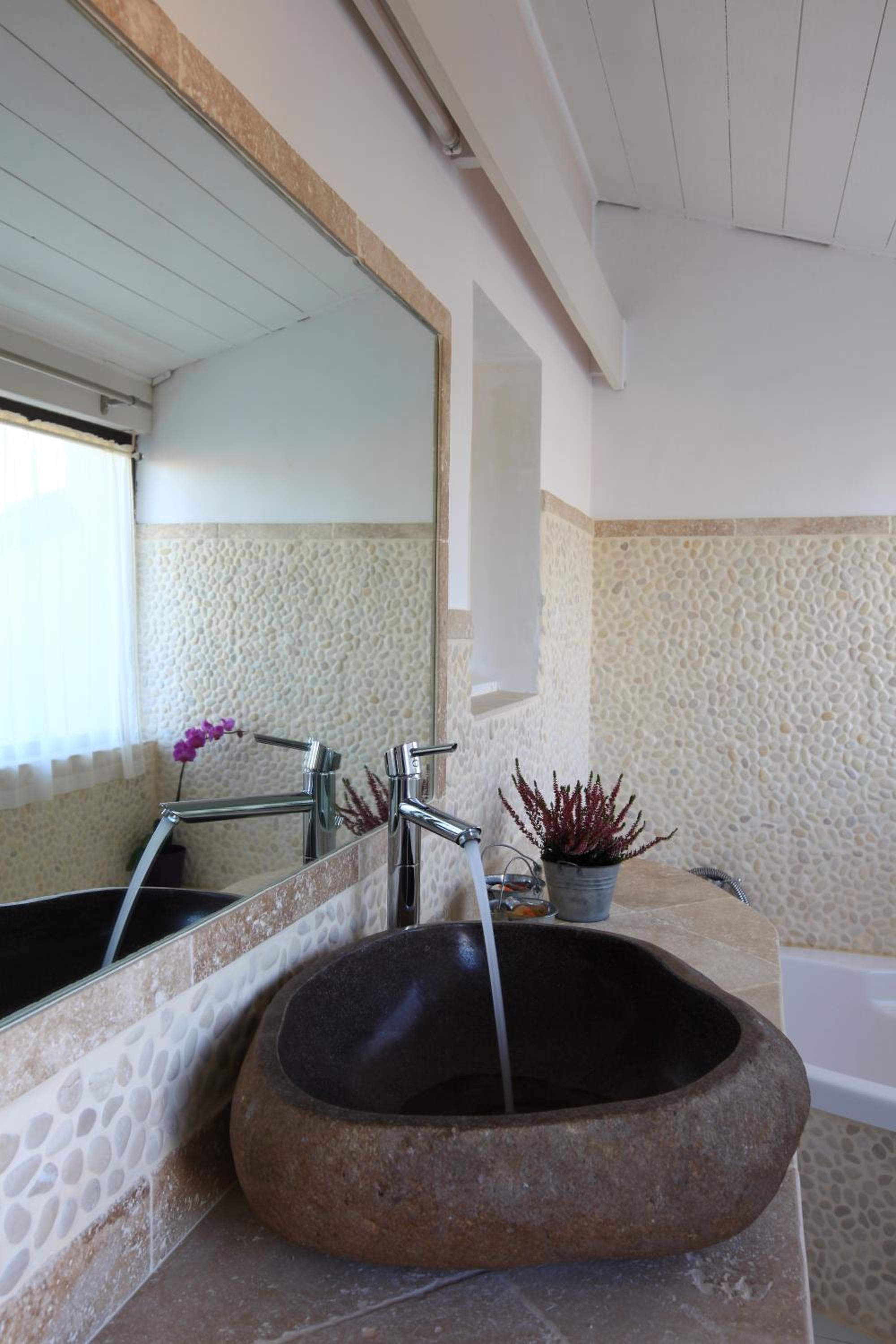 Luxury Suite - Photo 6