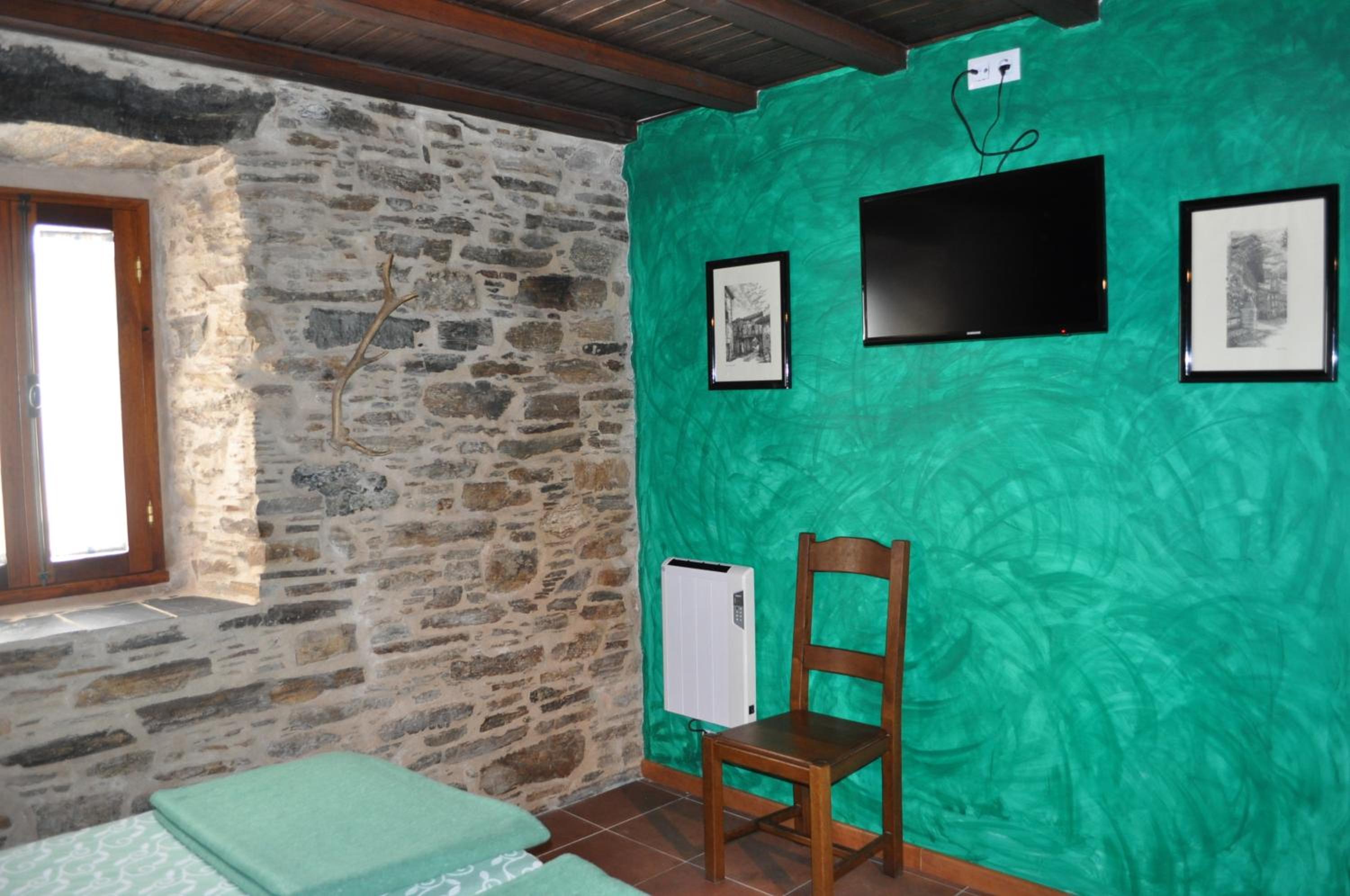 Double or Twin Room - Photo 9