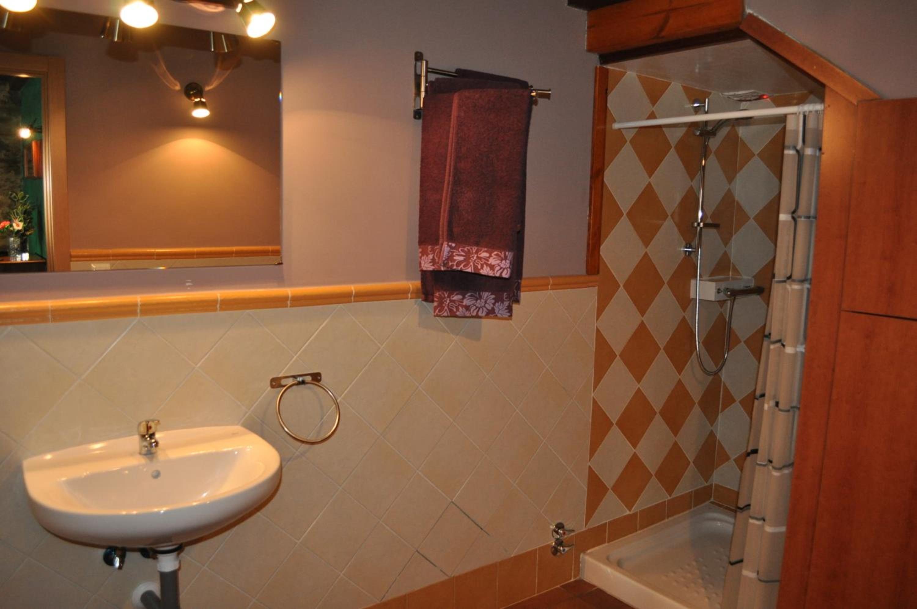 Double or Twin Room - Photo 10