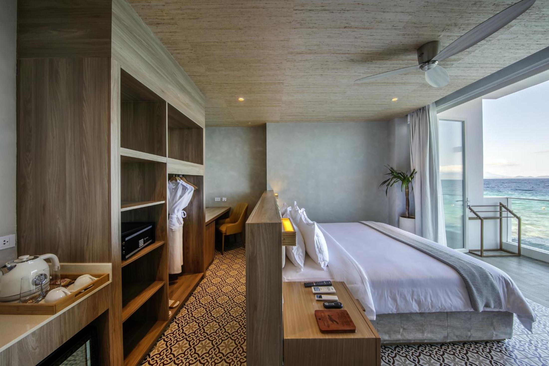 King Room with Sea View photo 2