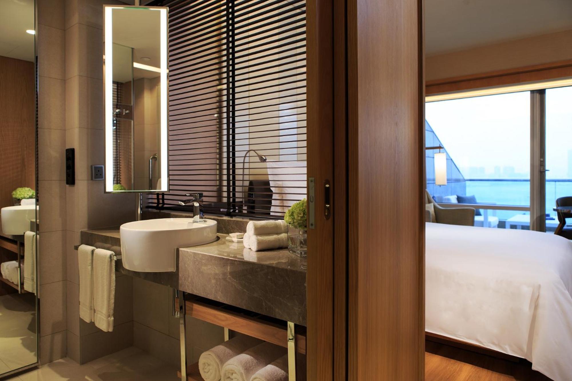 Patio Harbor View Room with Balcony