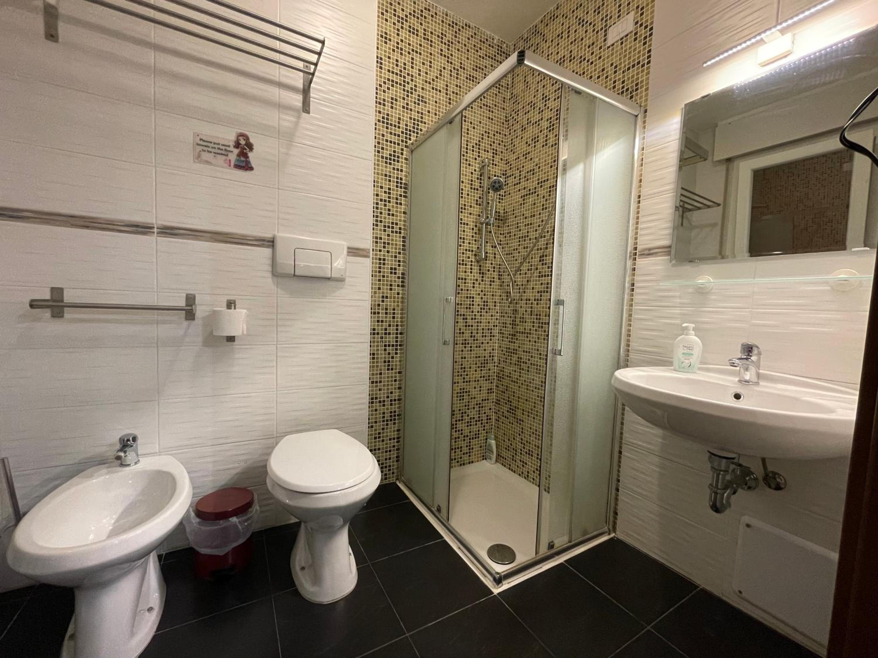 Triple Room with Private Bathroom photo 3