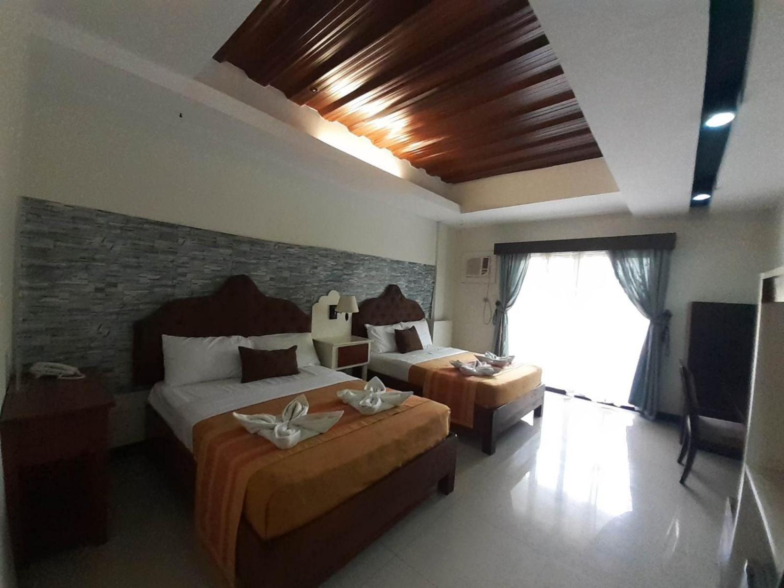 Deluxe Double Room with Two Double Beds photo 2