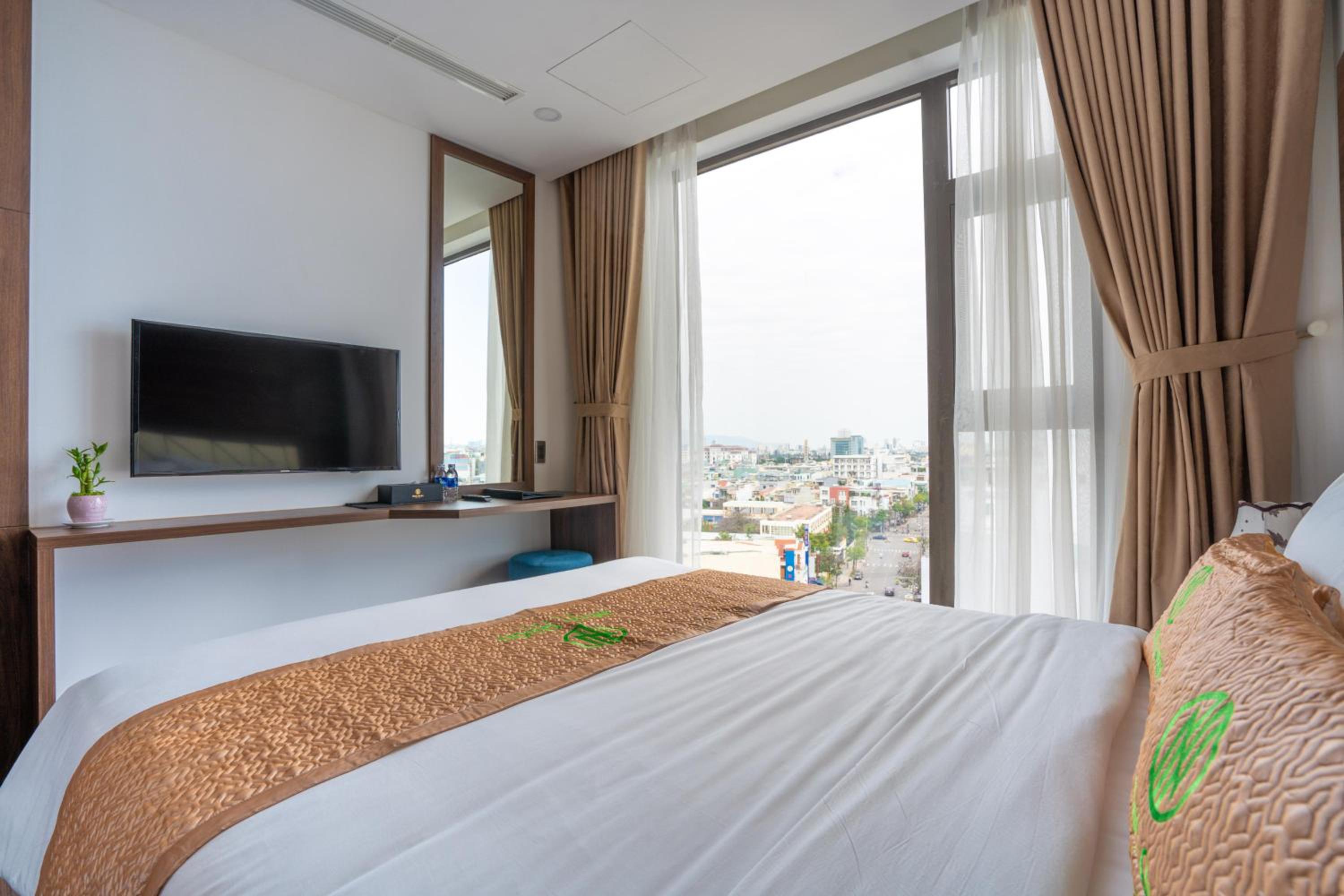 Queen Room with Balcony