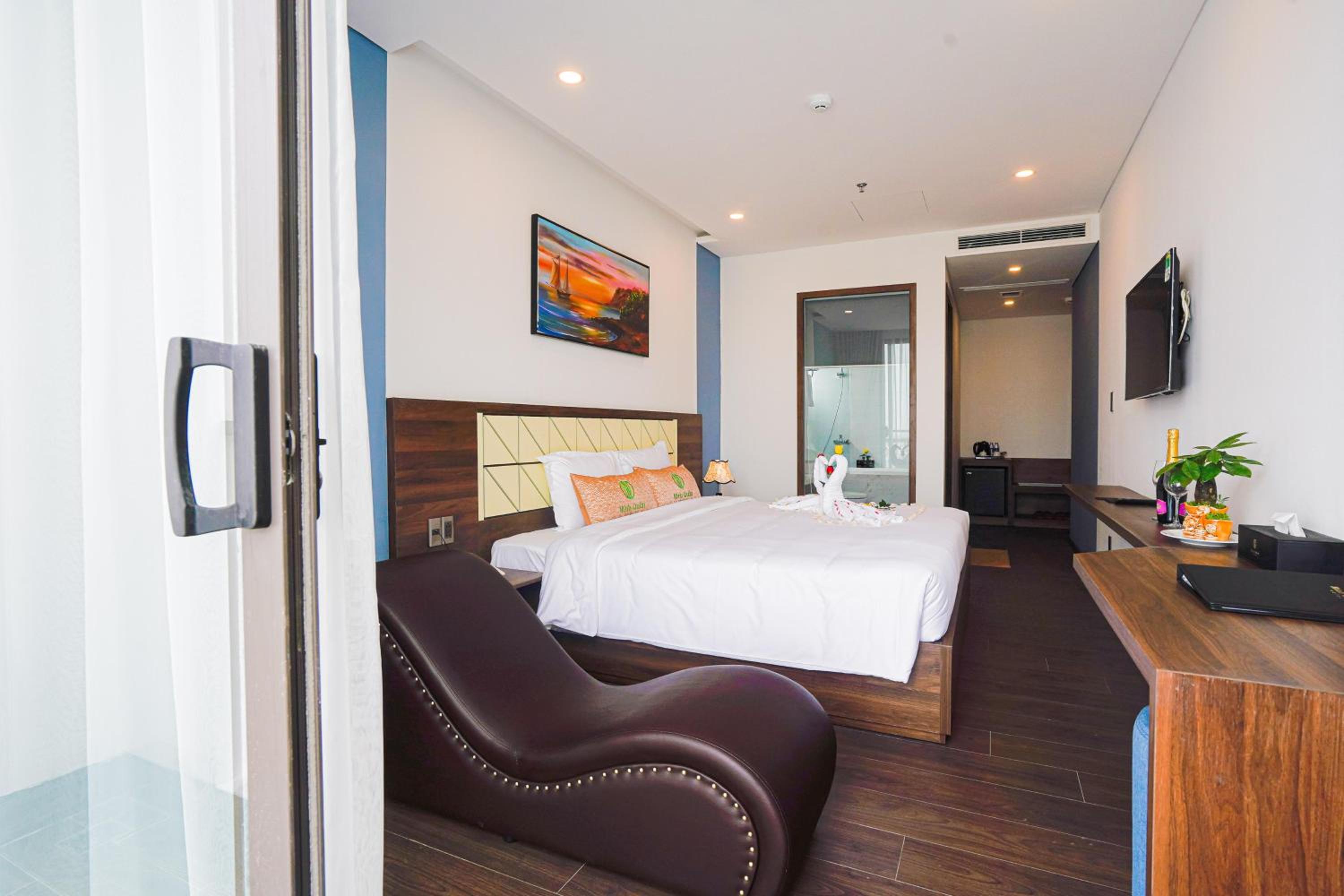 Deluxe King Room - Photo 4