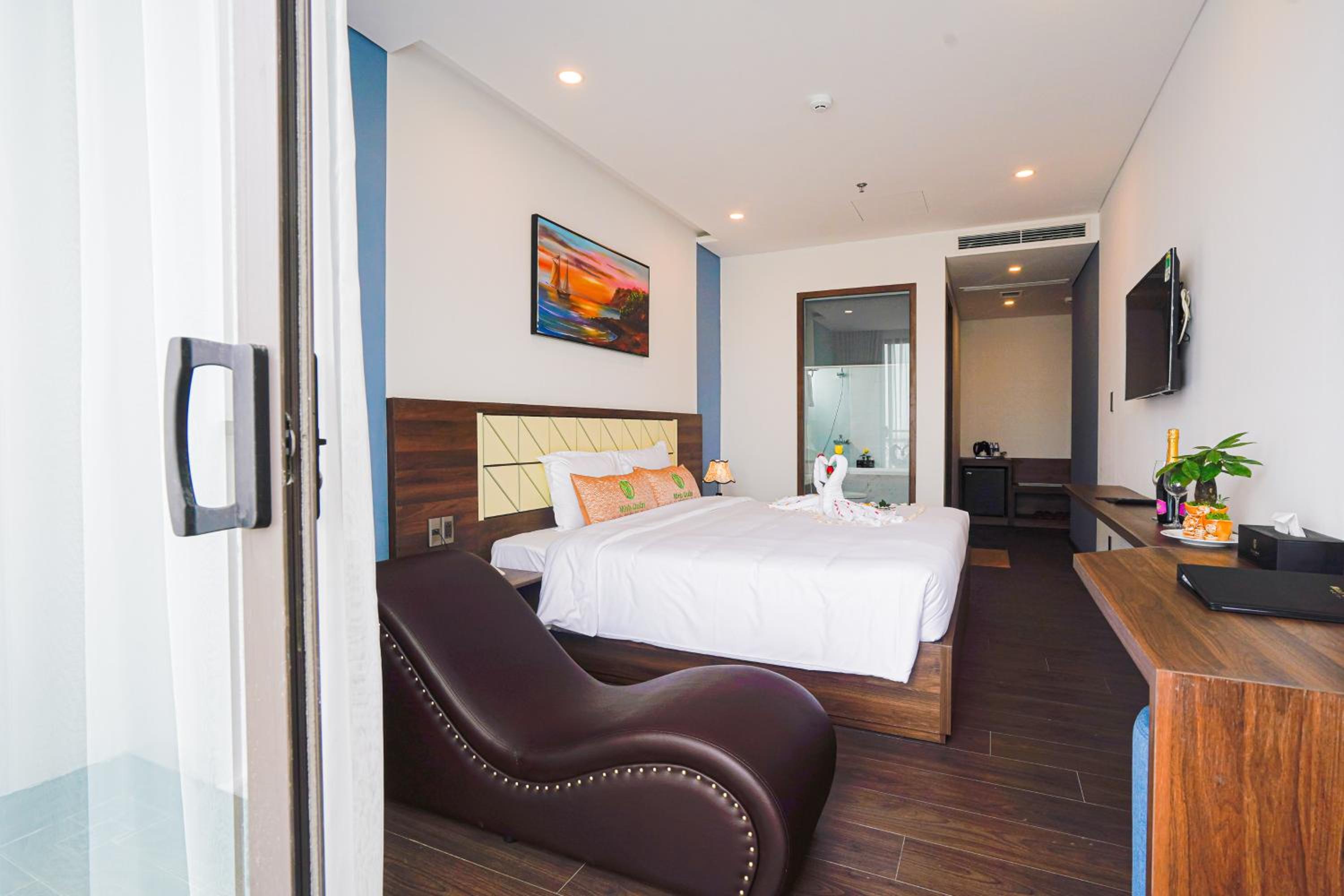 Deluxe King Room - Photo 6