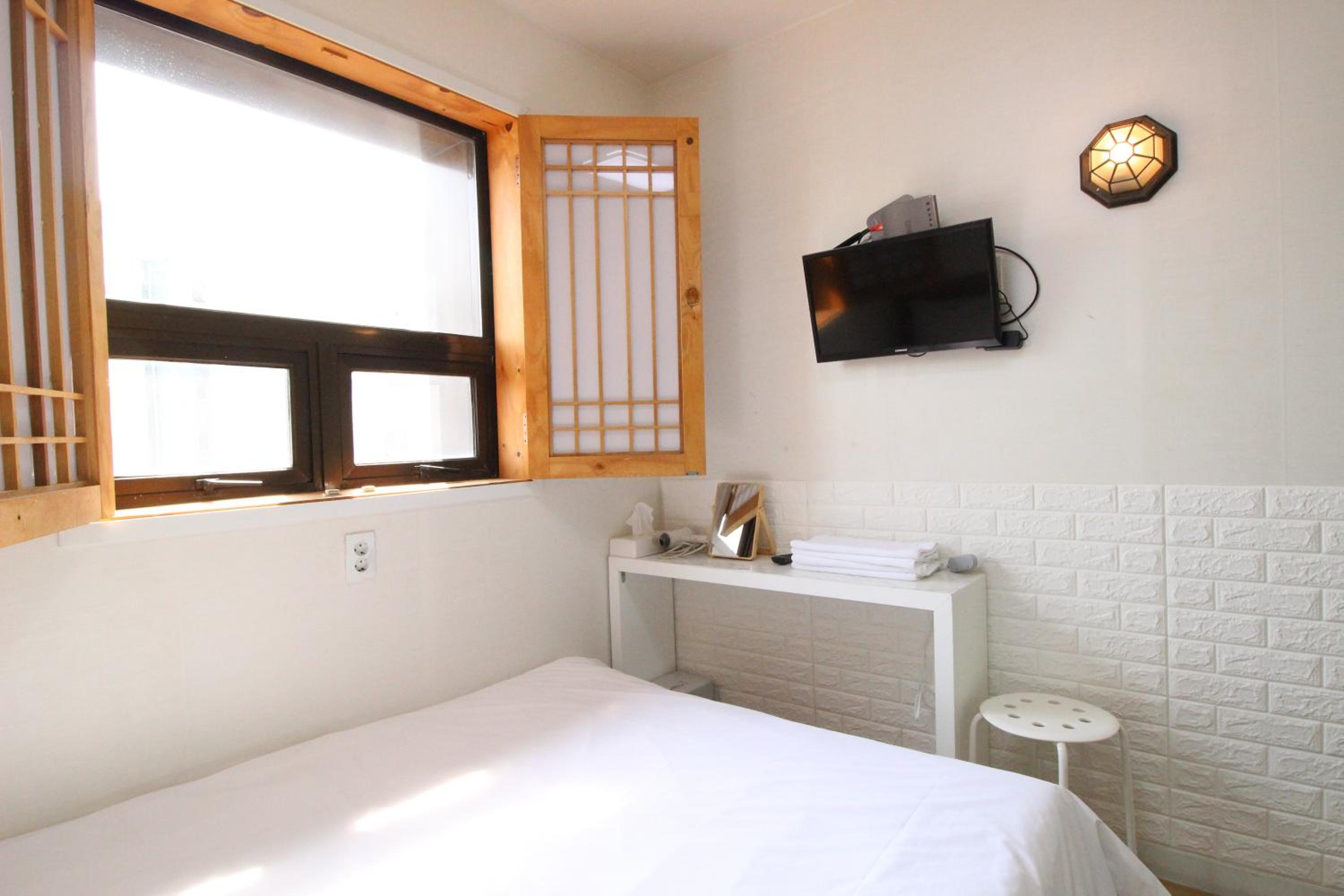Double Room - Photo 9