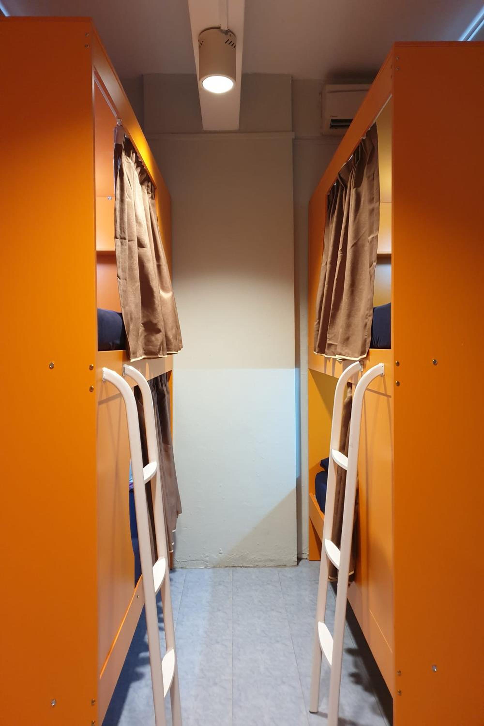 Premium bed in 6 beds mixed dormitory photo 2
