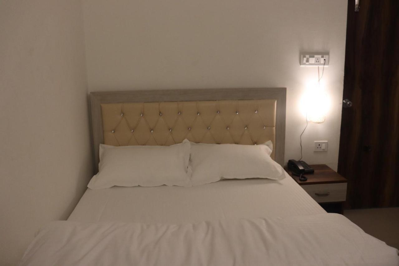 Queen Room With Balcony - Photo 1