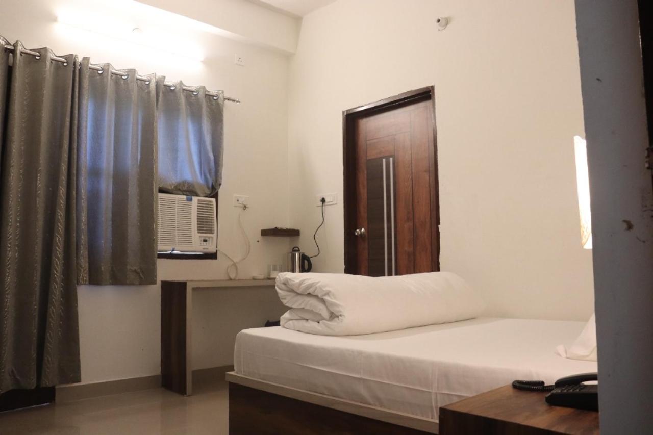 Queen Room With Balcony - Photo 2