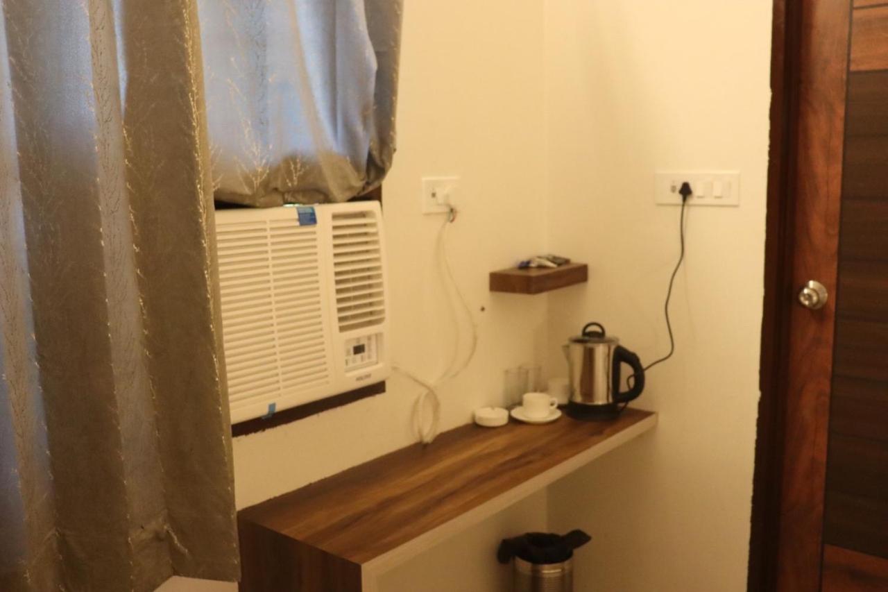 Queen Room With Balcony - Photo 3