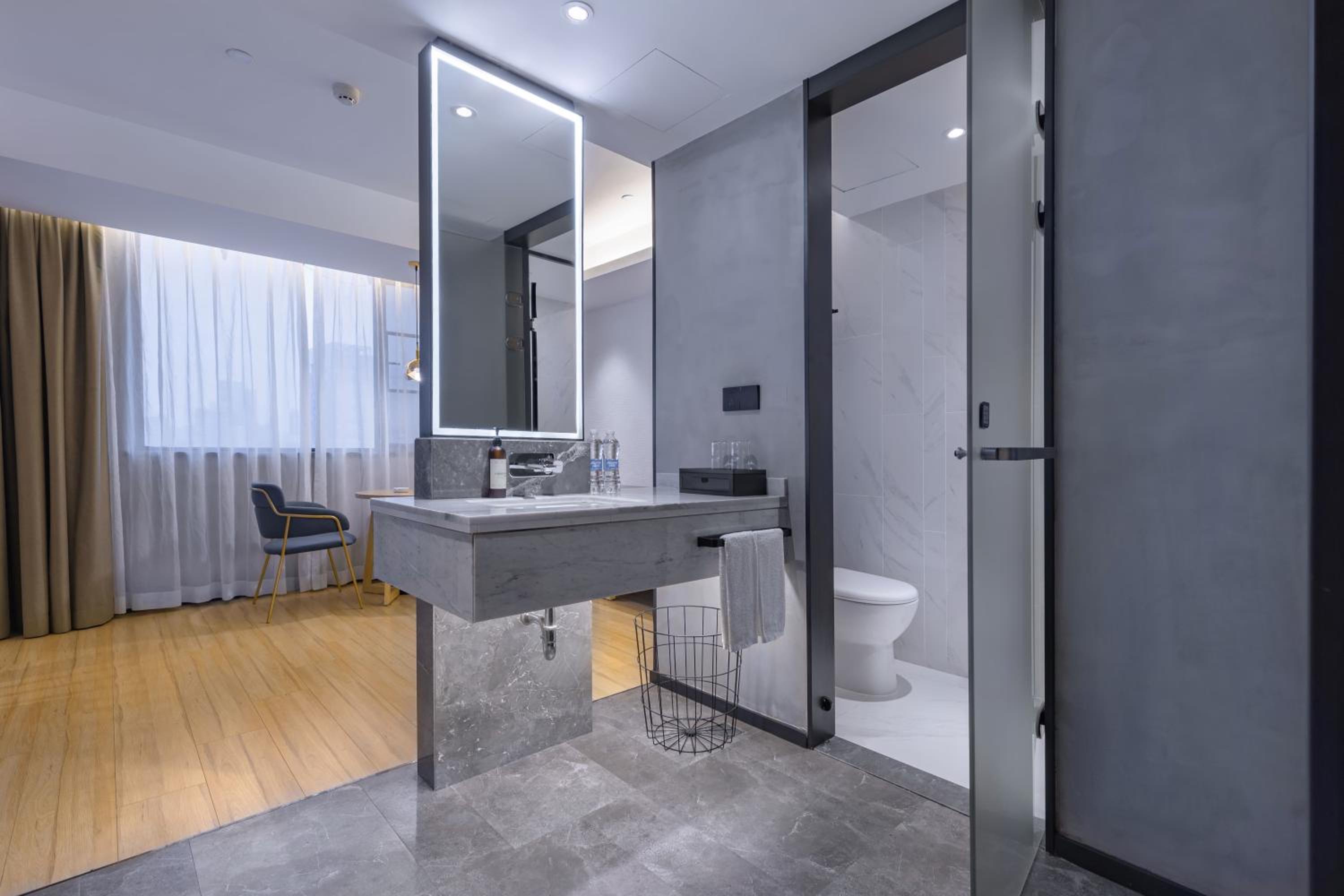 Business Suite photo 2