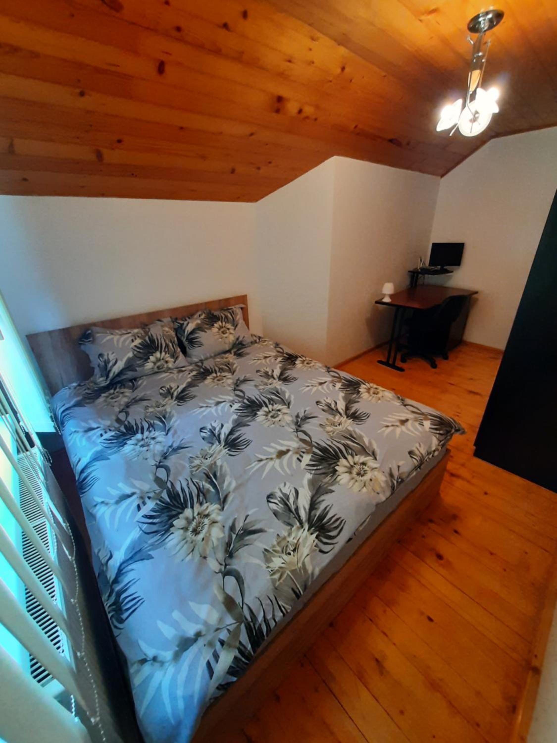 Double Room with Shared Bathroom photo 3