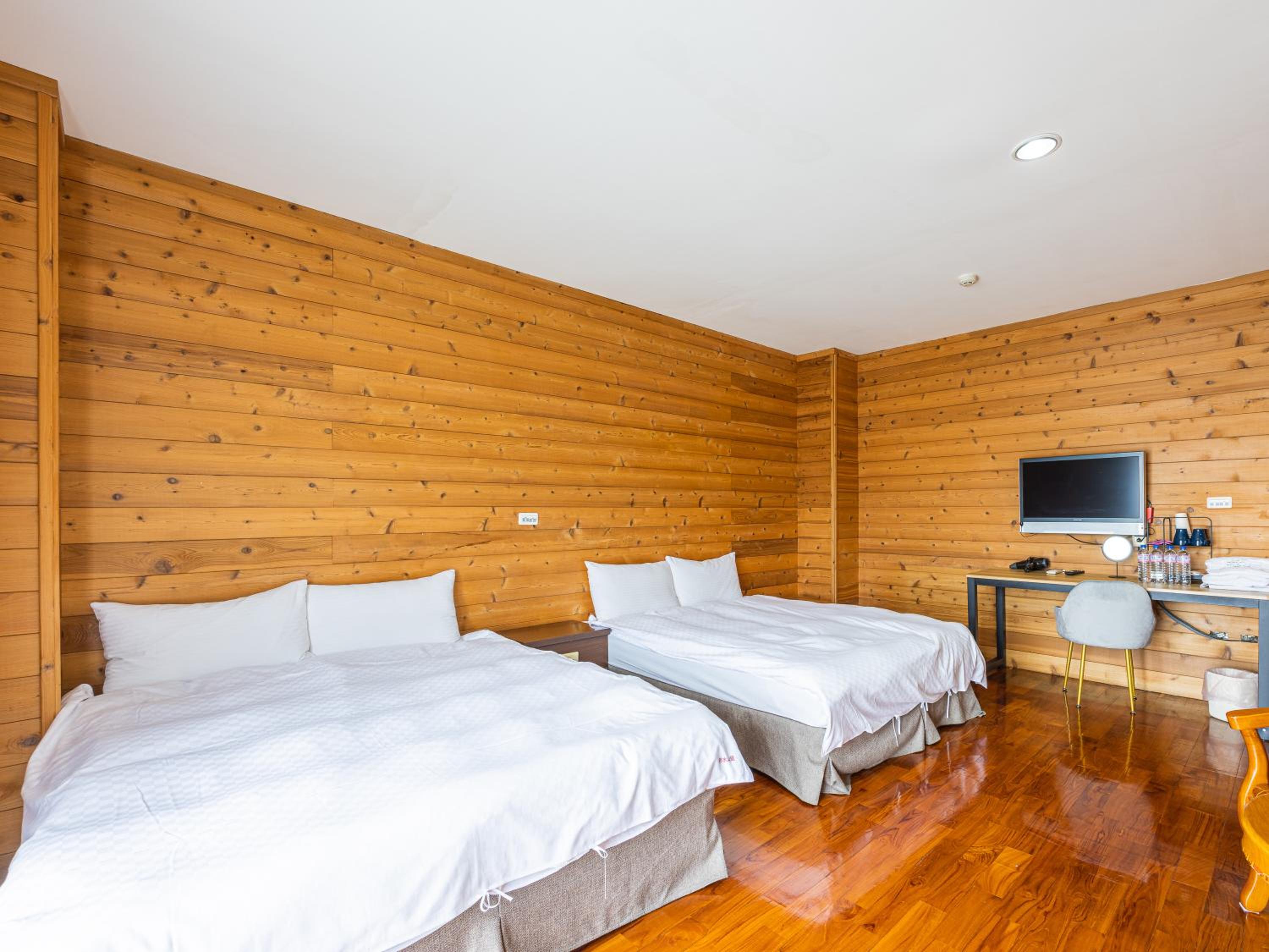 Quadruple Room with Mountain View photo 3