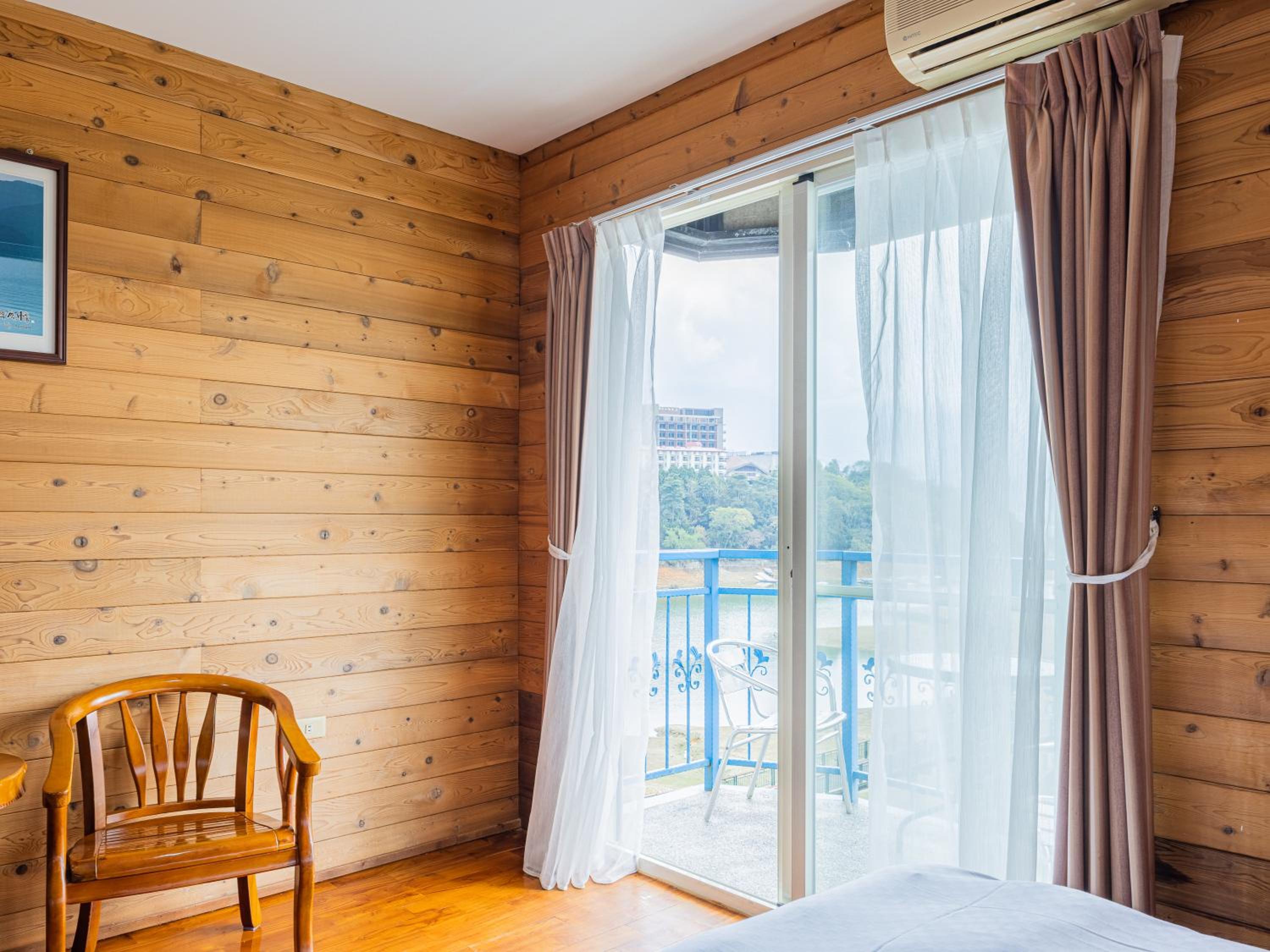 Quadruple Room with Mountain View photo 2