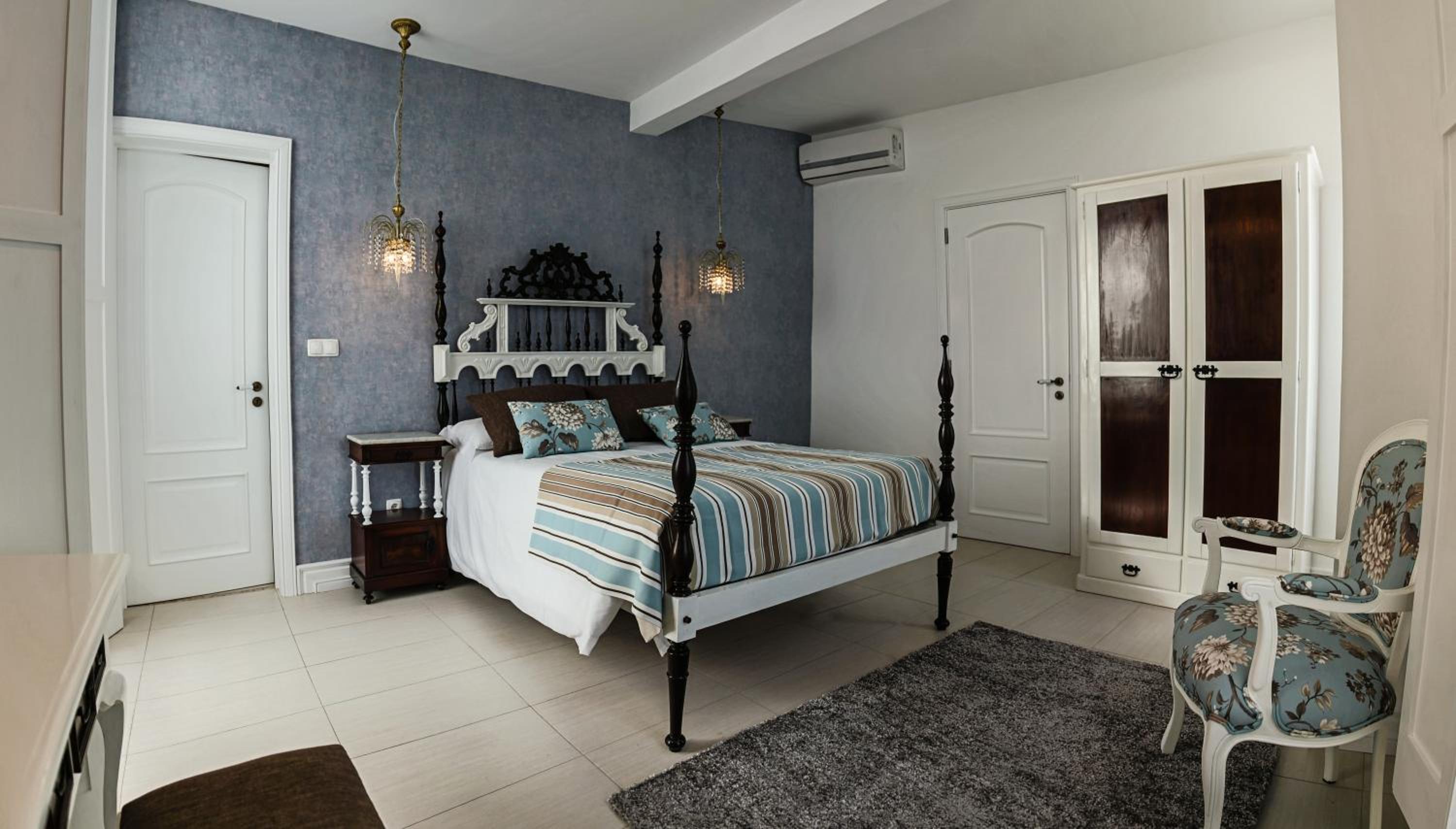 Three-Bedroom House photo 1