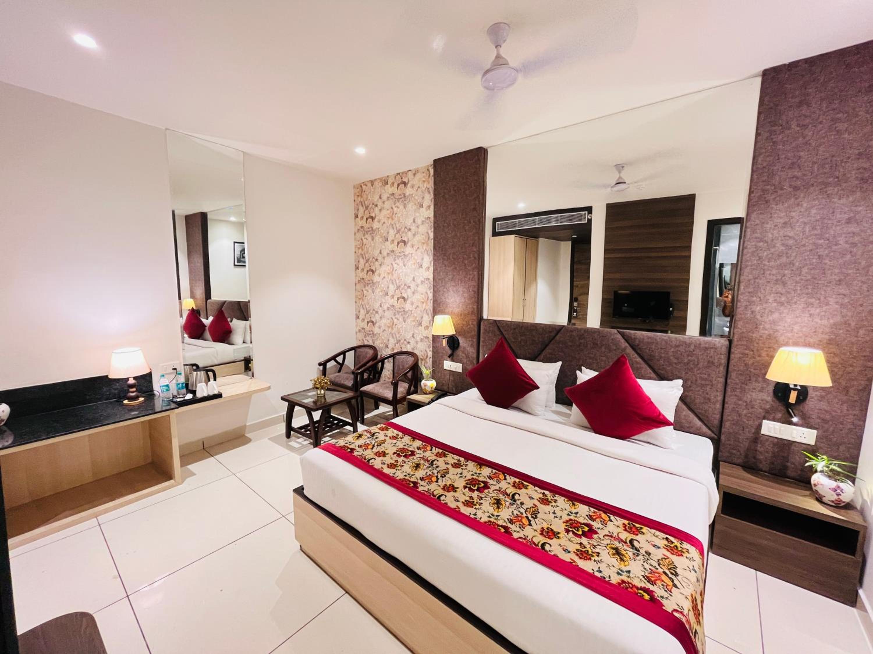 Superior King Room - Photo 1