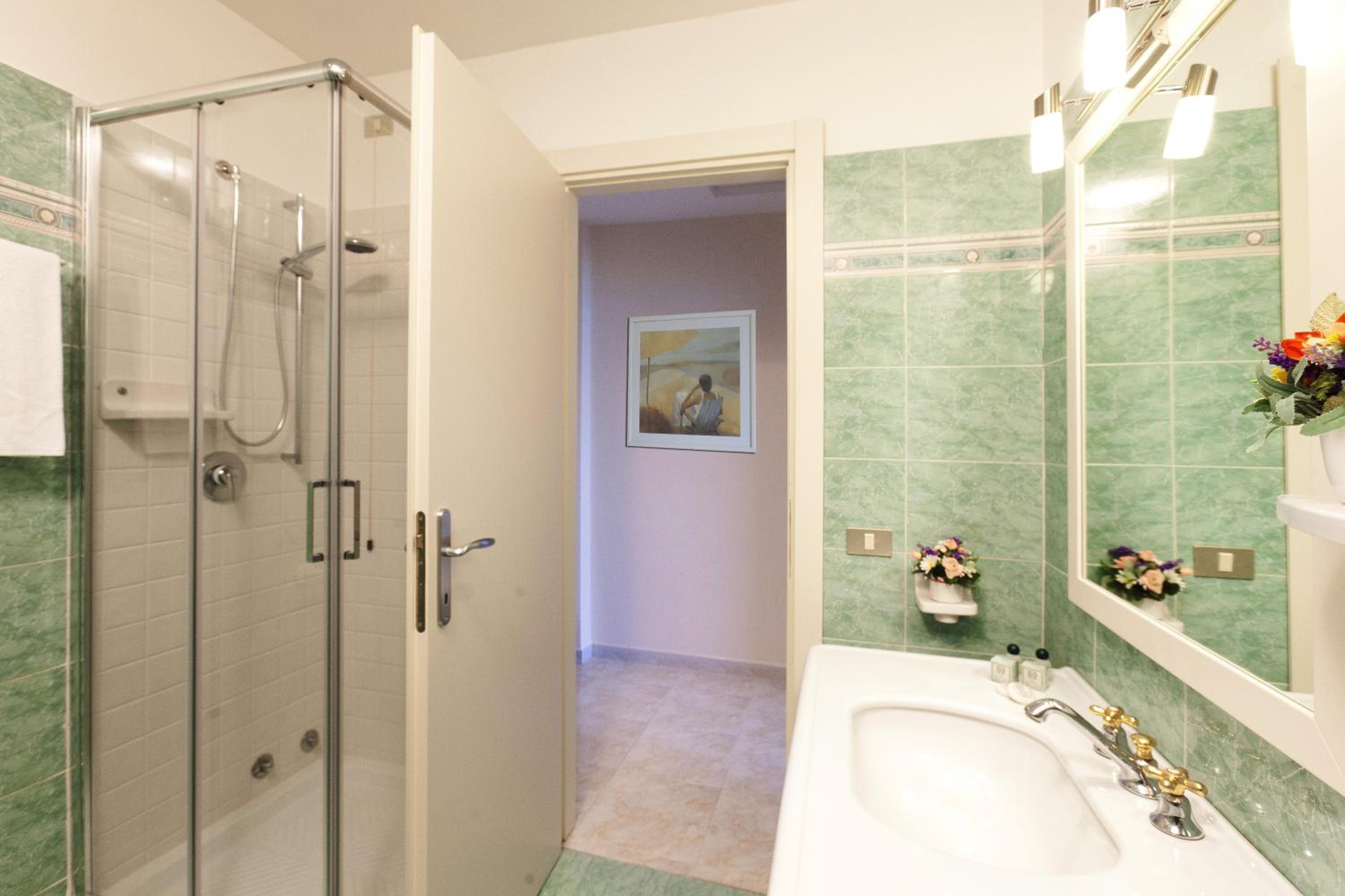 Superior Double Room with Sea View - Photo 6
