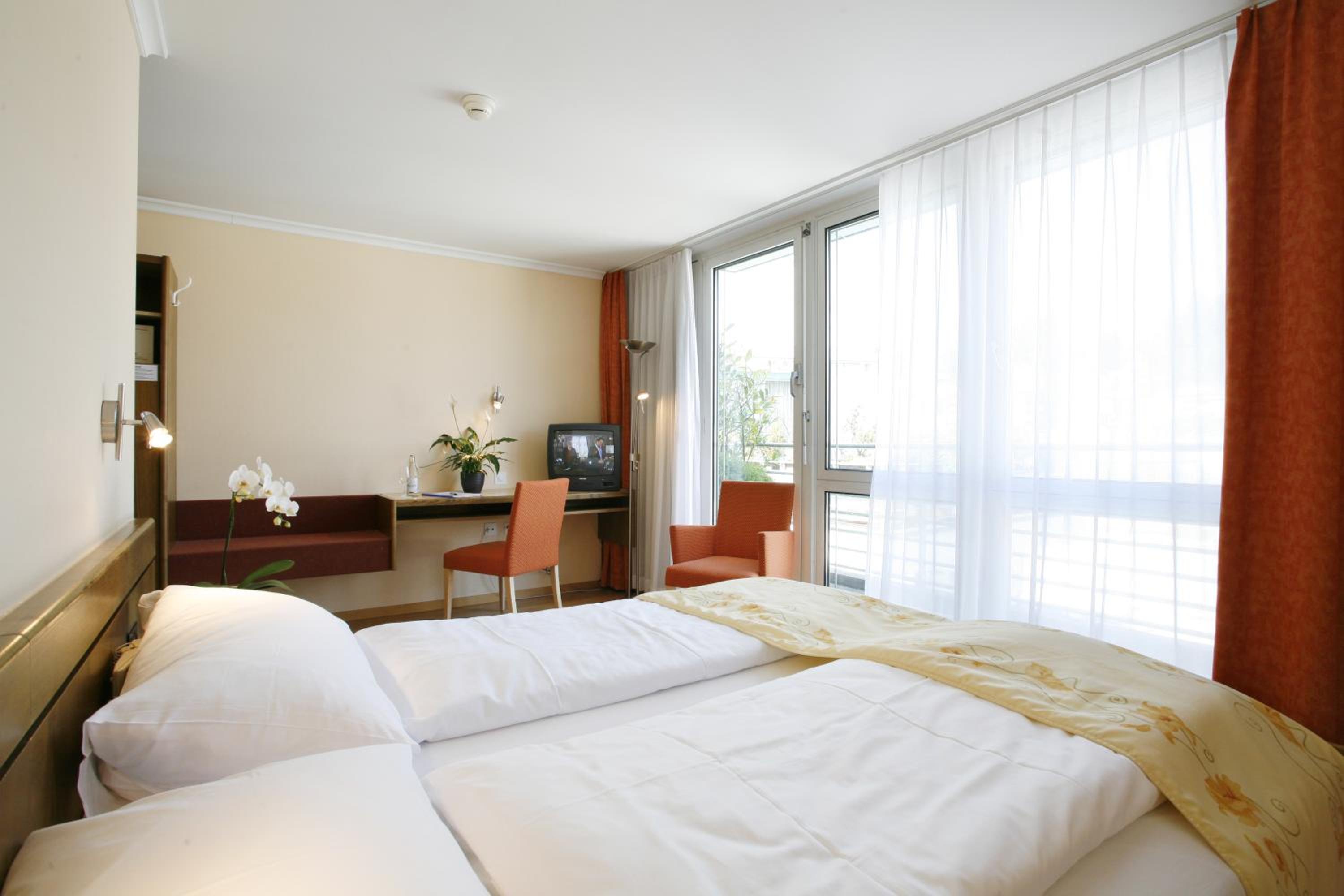 Standard Double Room - Photo 5