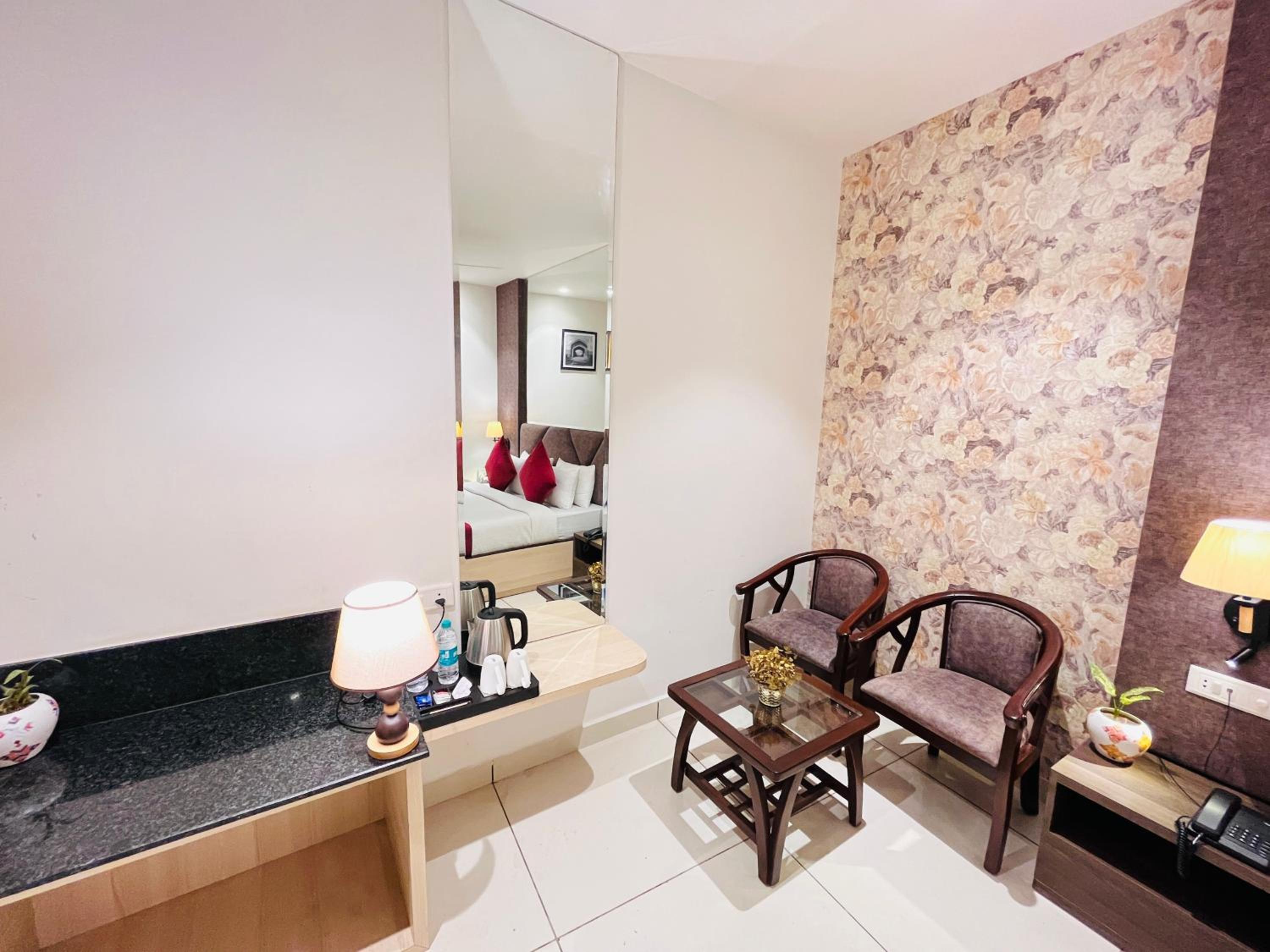 Superior King Room - Photo 10