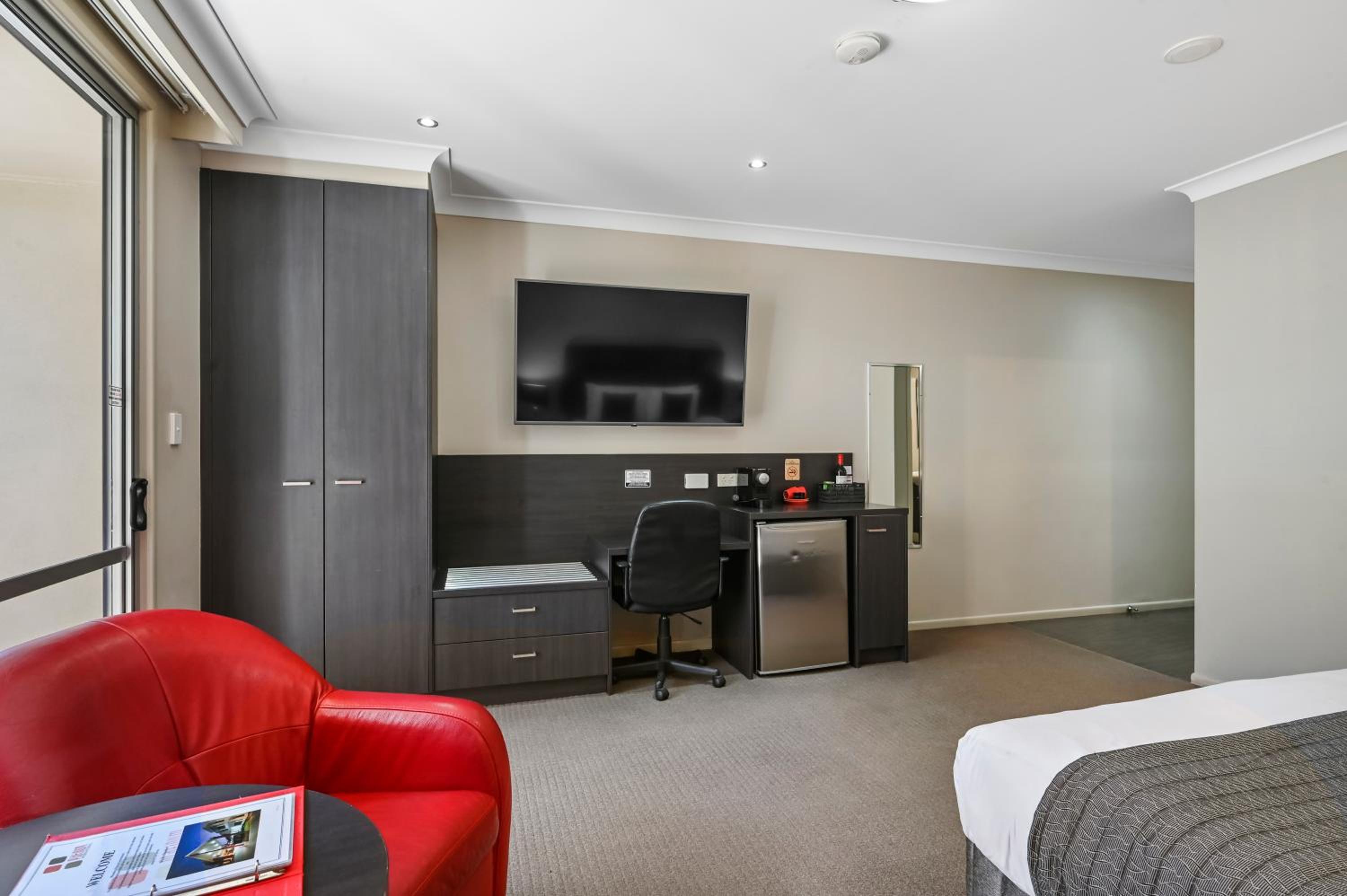 Superior King Room - Photo 5