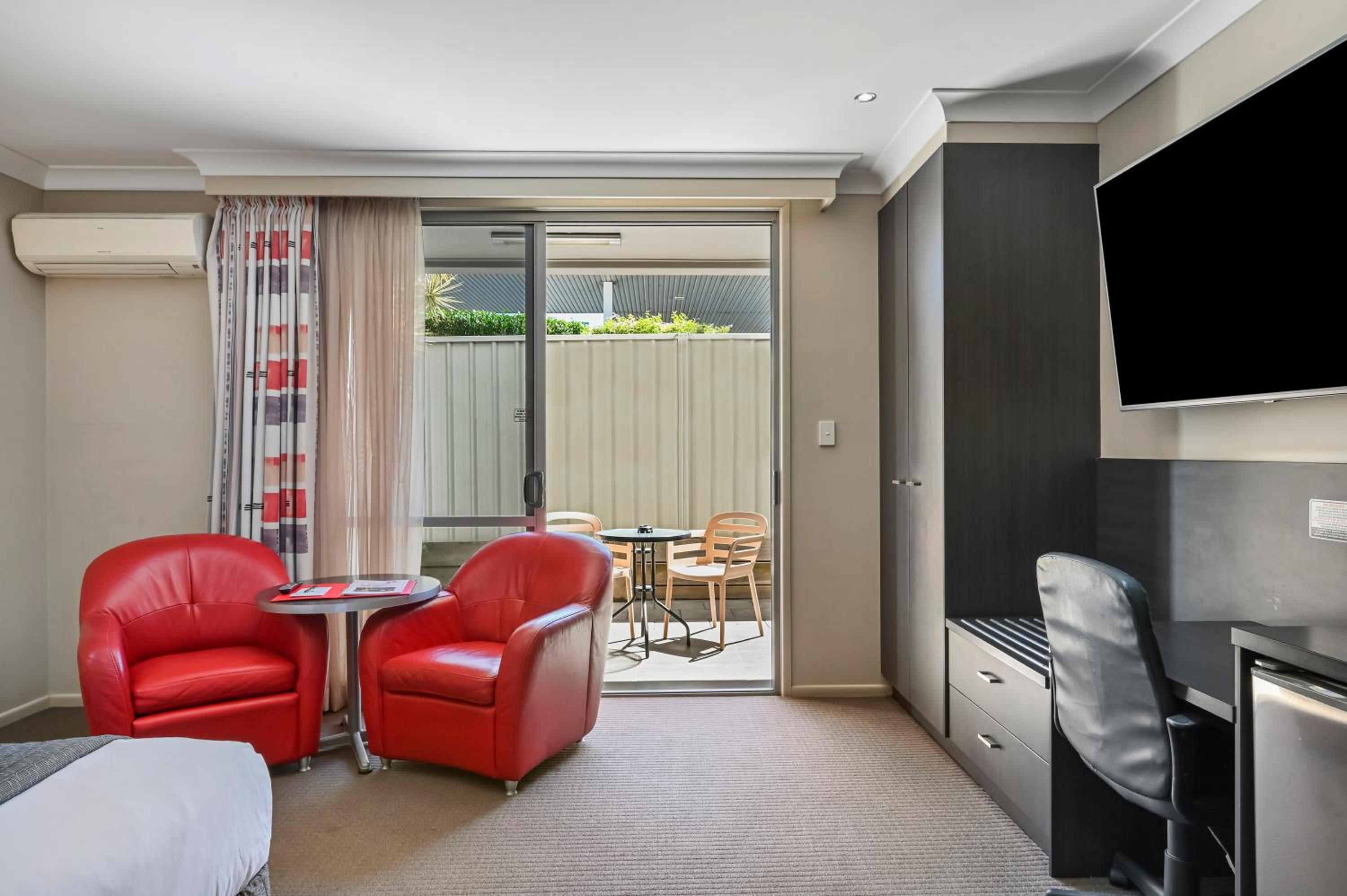 Superior King Room - Photo 6