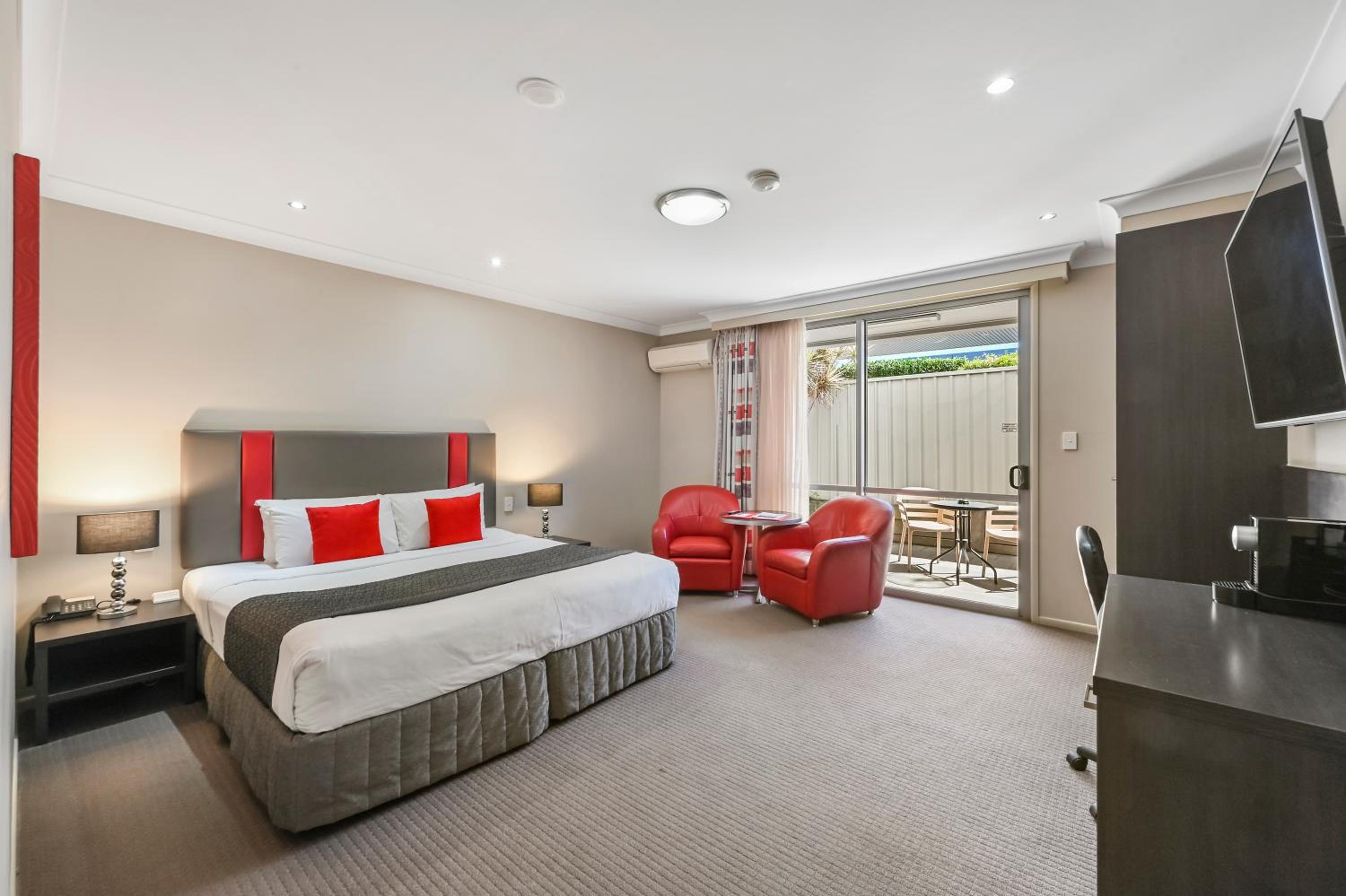 Superior King Room - Photo 4