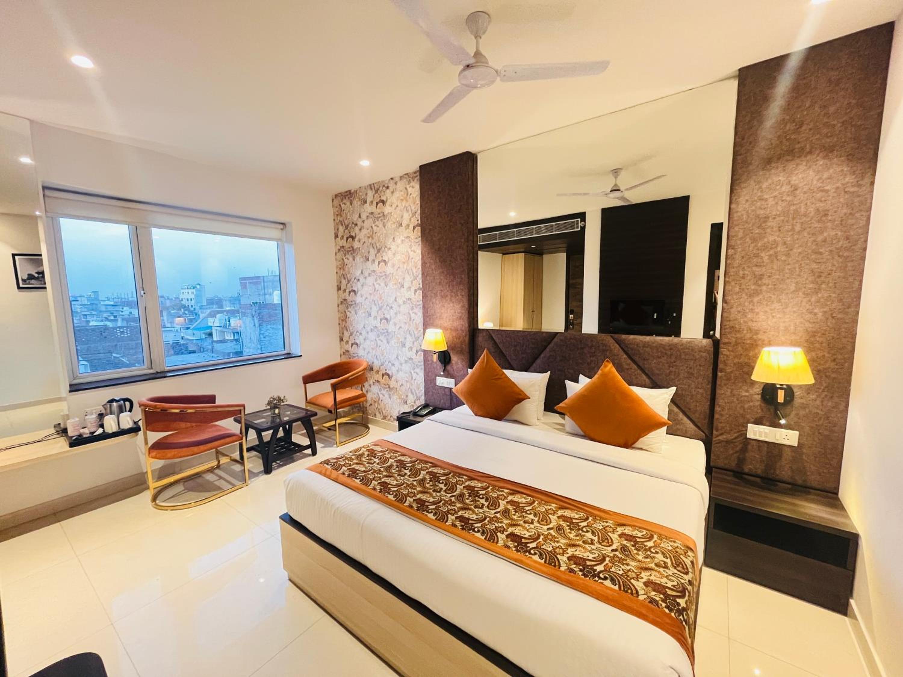 Executive Suite - Photo 1