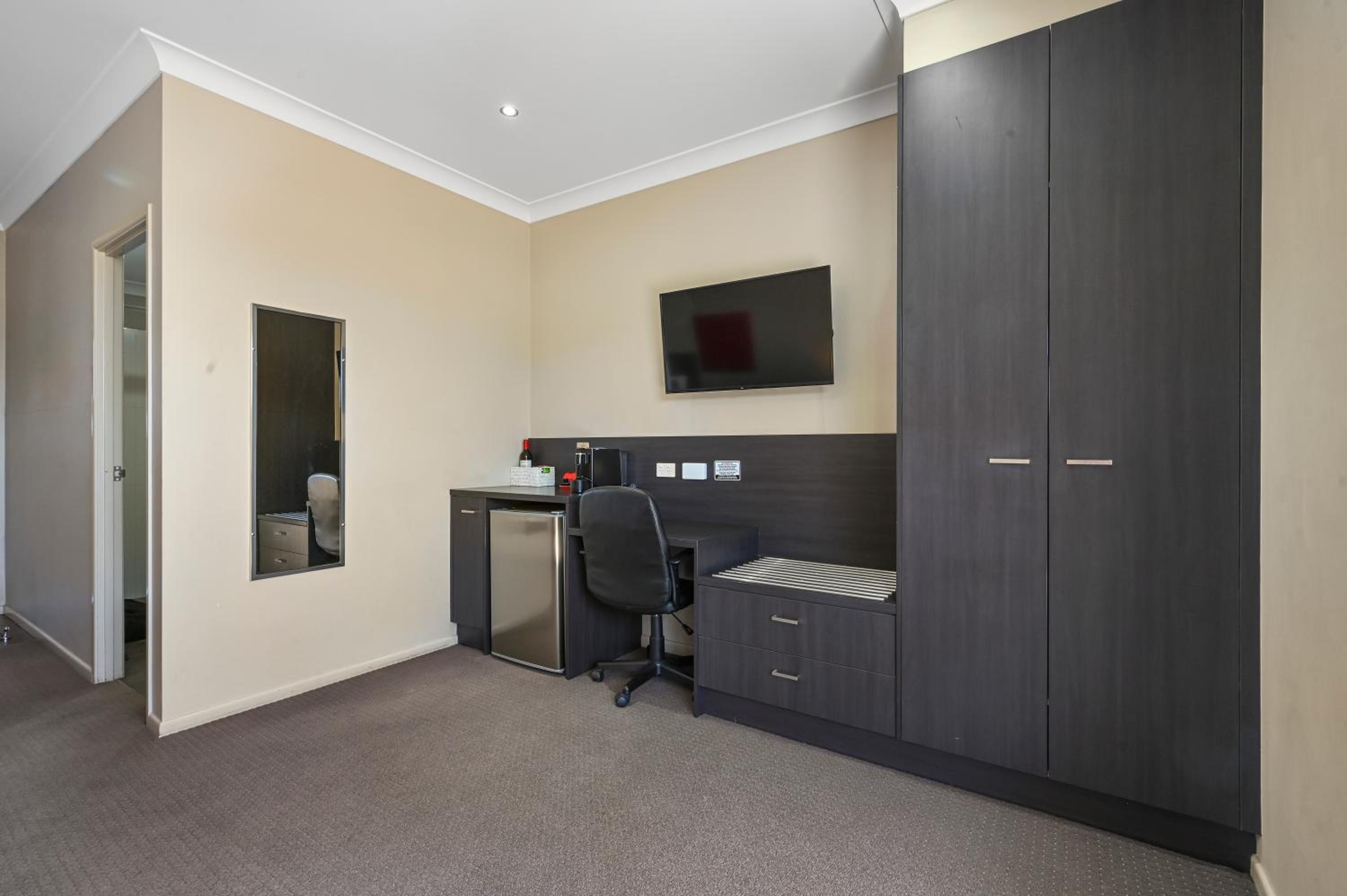 Executive King Room - Photo 5