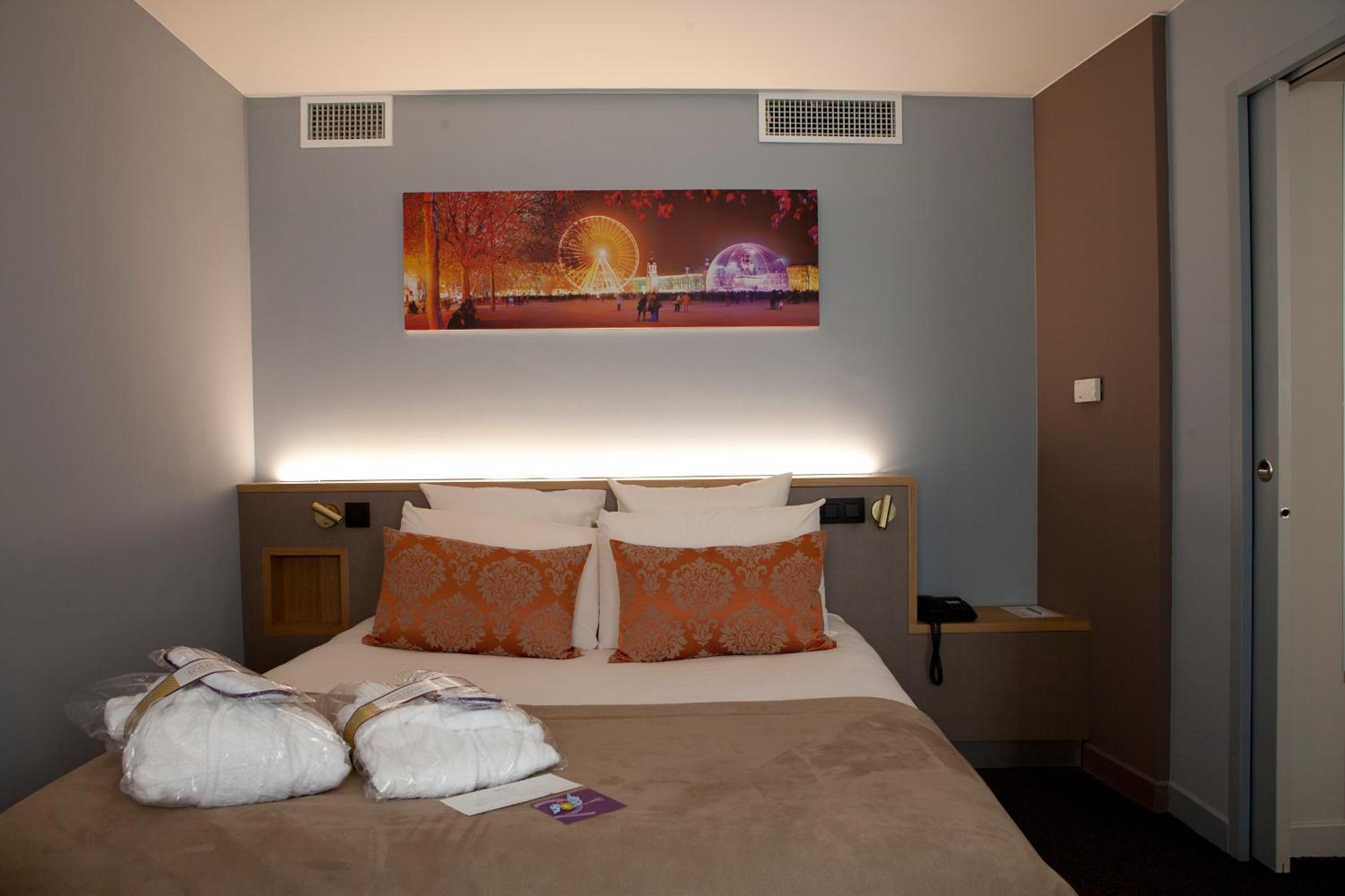 Privilege Double Room with Sofa Bed - Photo 3