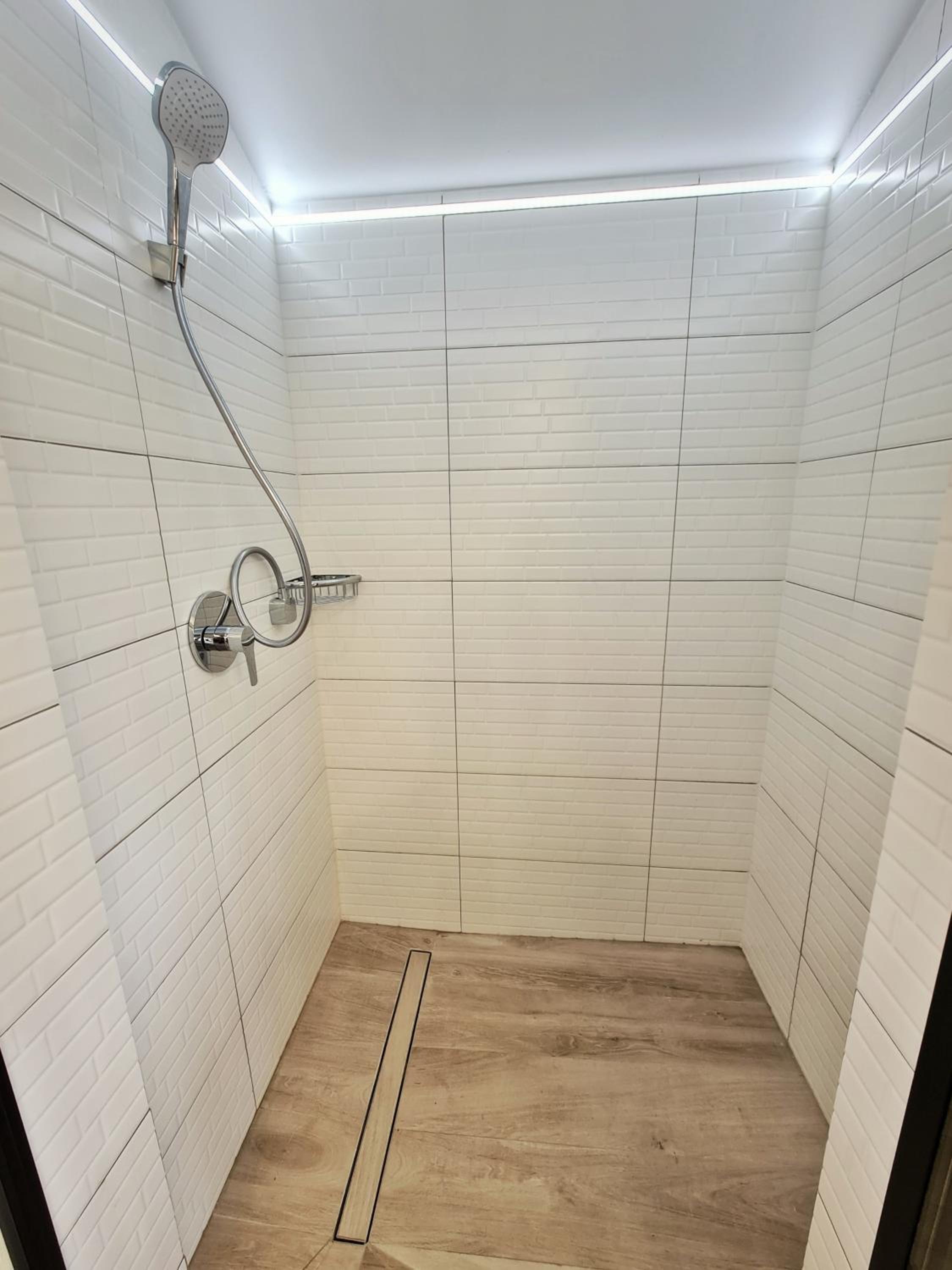 Large Double Room - Photo 1