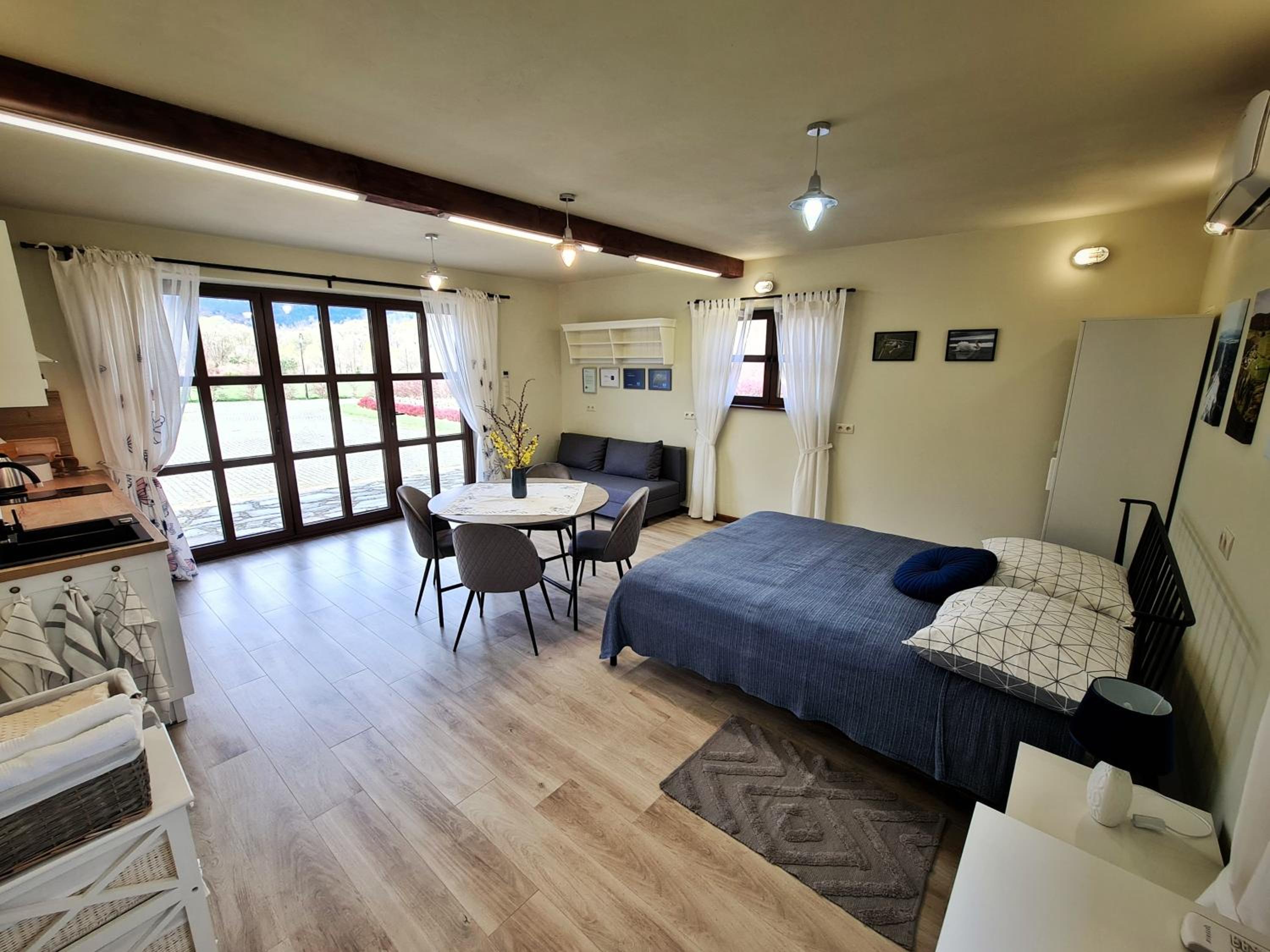 Large Double Room - Photo 6