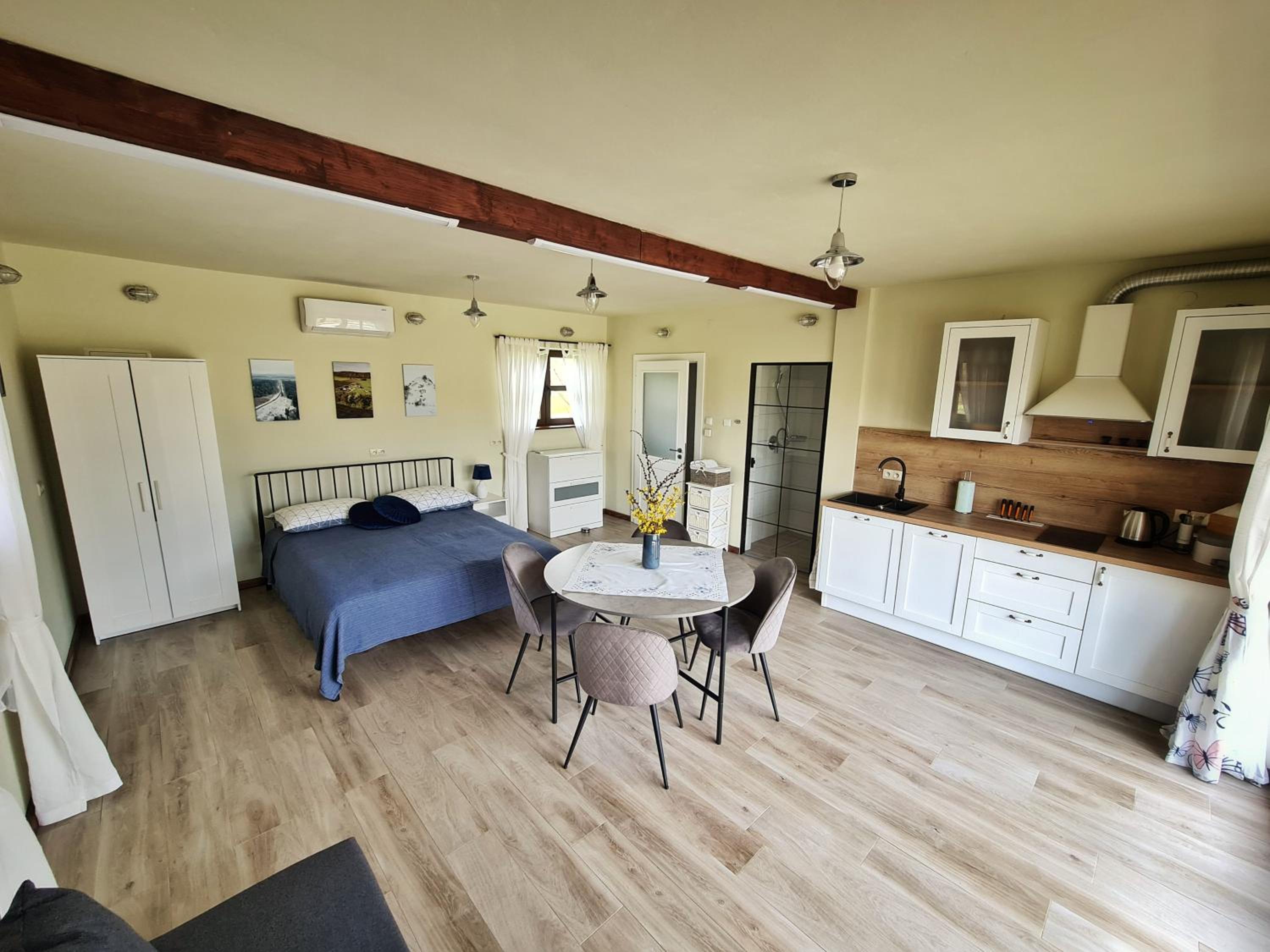 Large Double Room - Photo 5