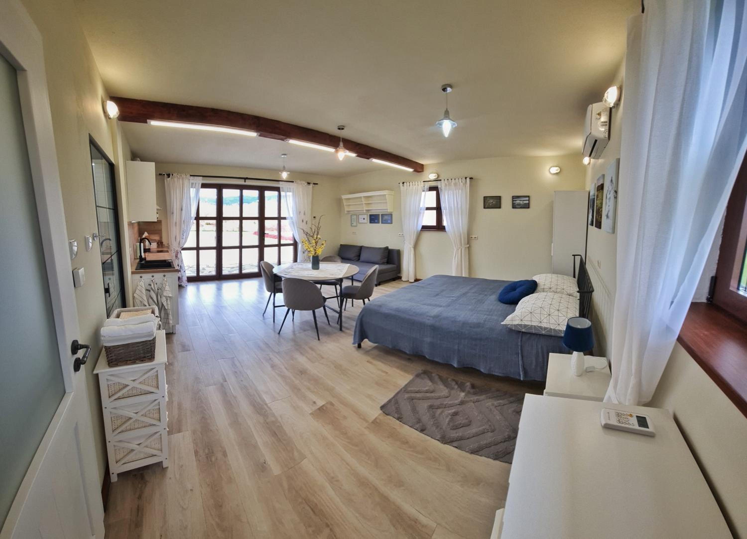 Large Double Room - Photo 7