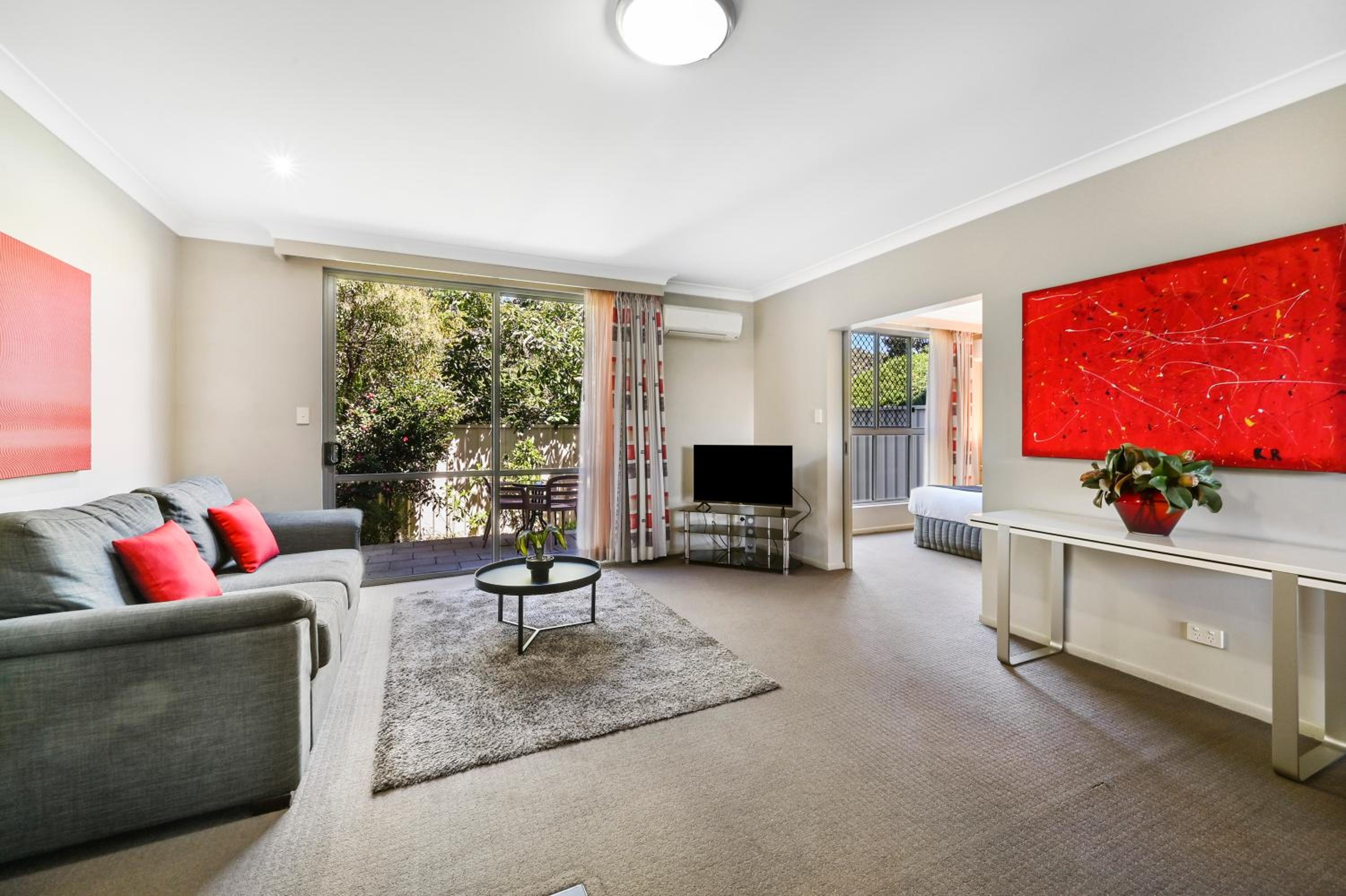 Deluxe One Bedroom Spa Apartment