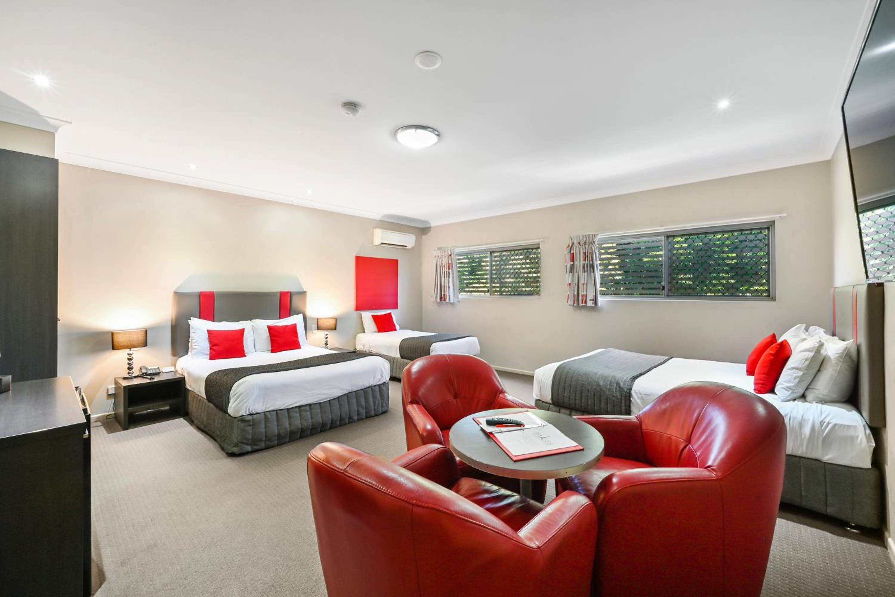 Superior Family Room - Photo 3