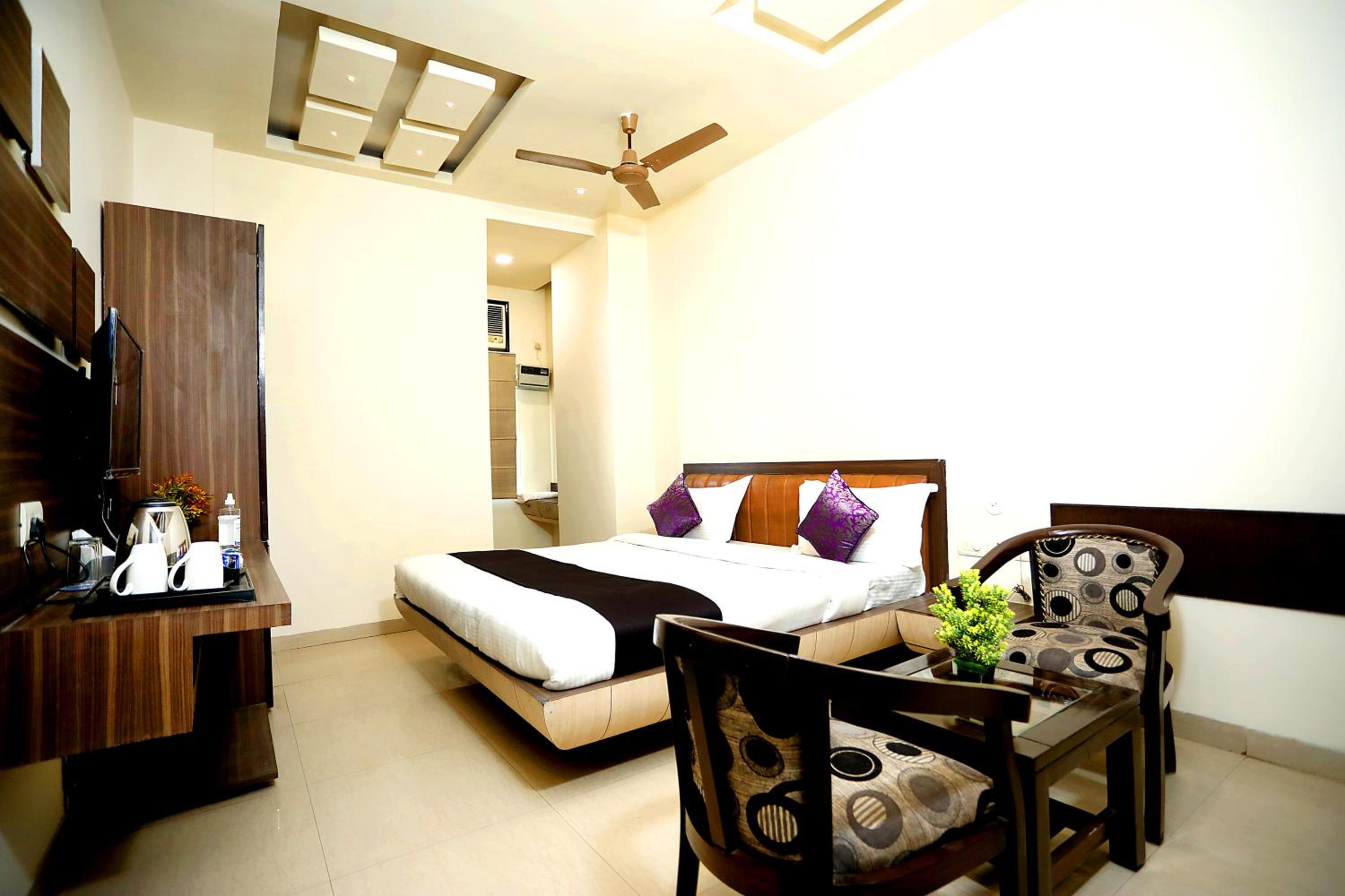 Deluxe Room - Photo 7