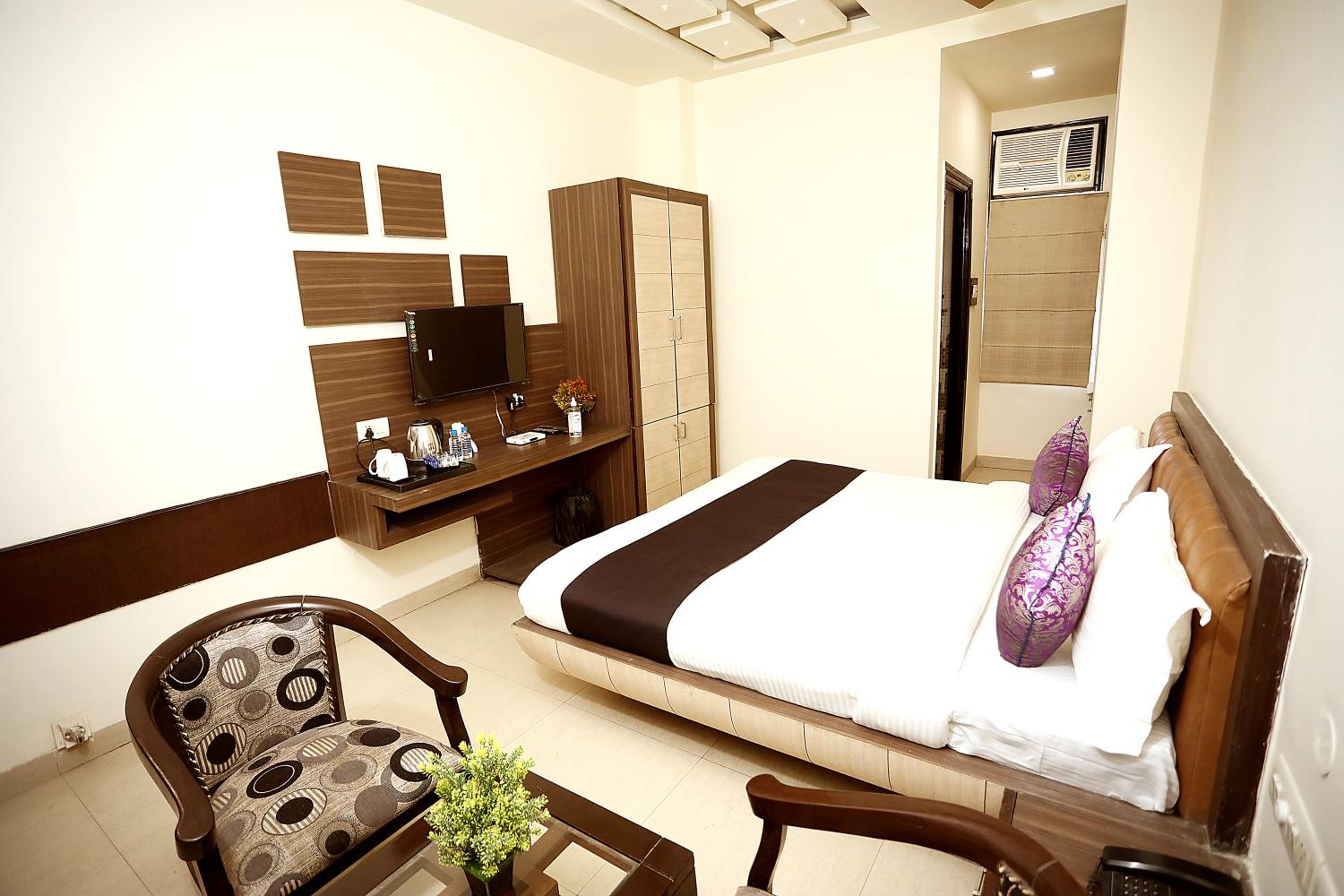 Deluxe Room - Photo 12